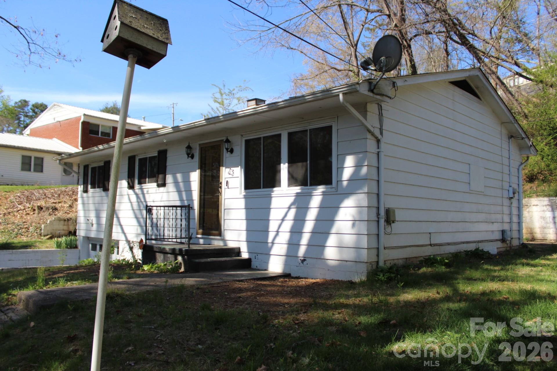 23 High Court Entrance None