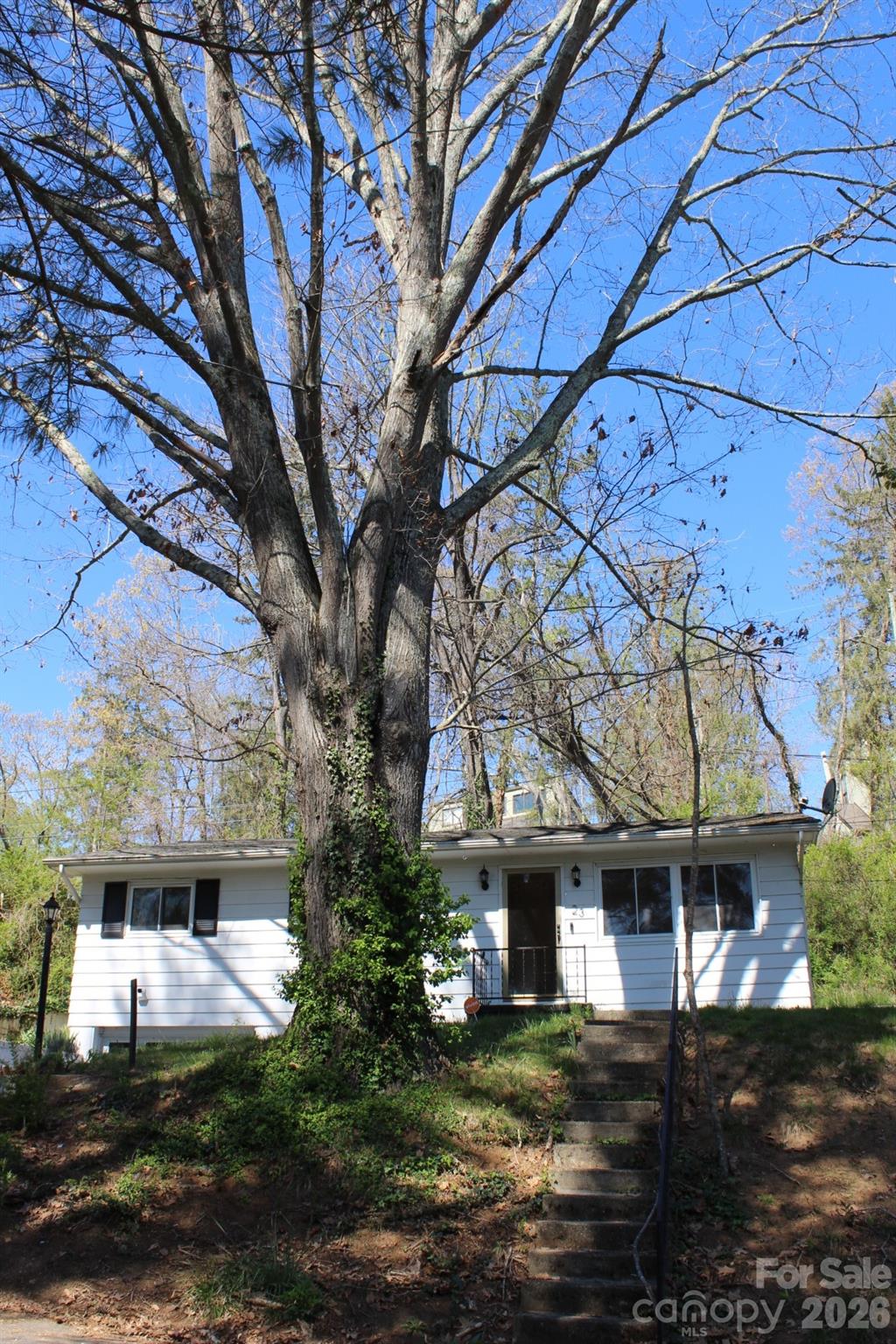 23 High Court Entrance None