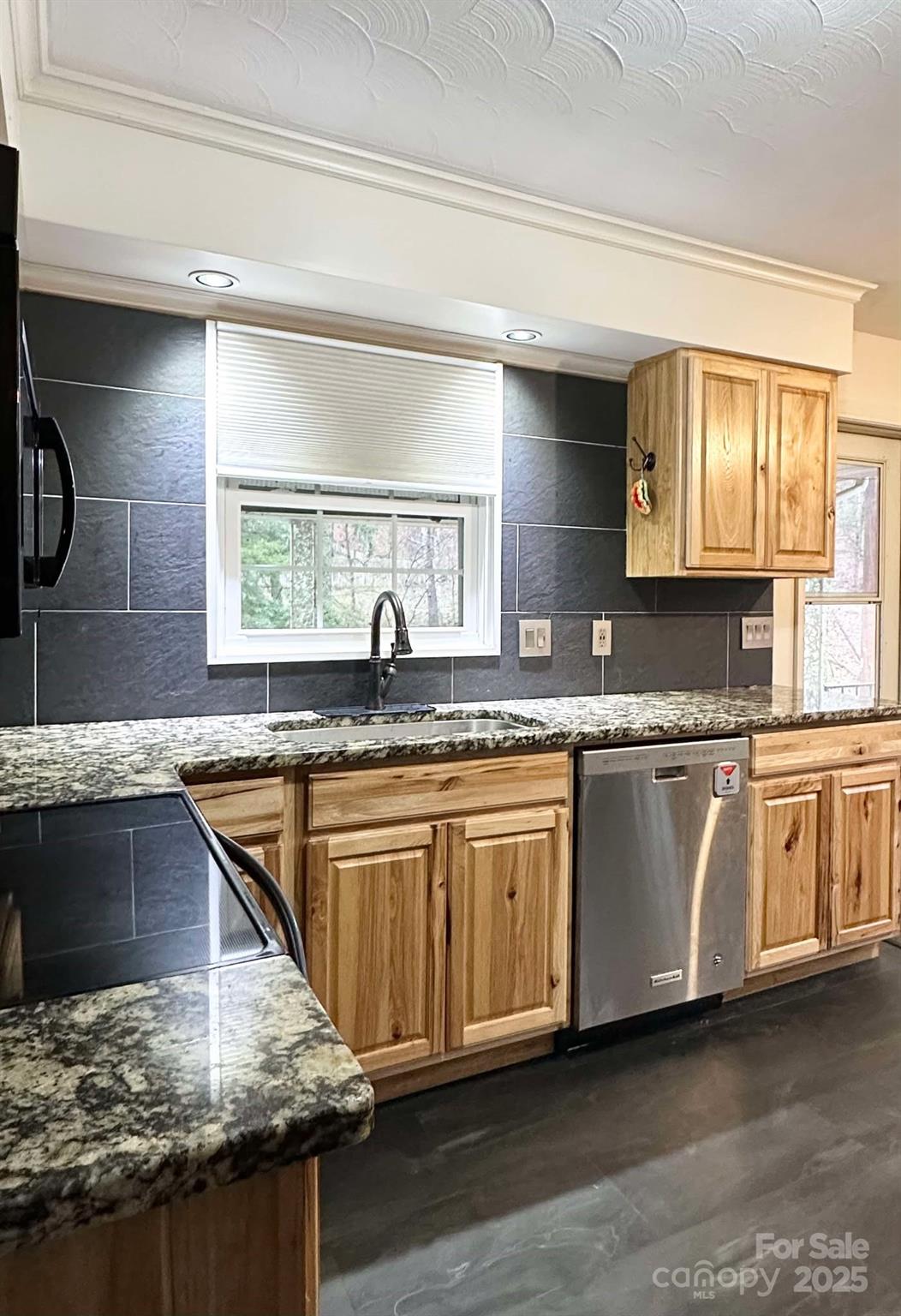 Lenoir, North Carolina 28645, United States, 3 Bedrooms Bedrooms, ,3 BathroomsBathrooms,Residential,Under Contract,3900