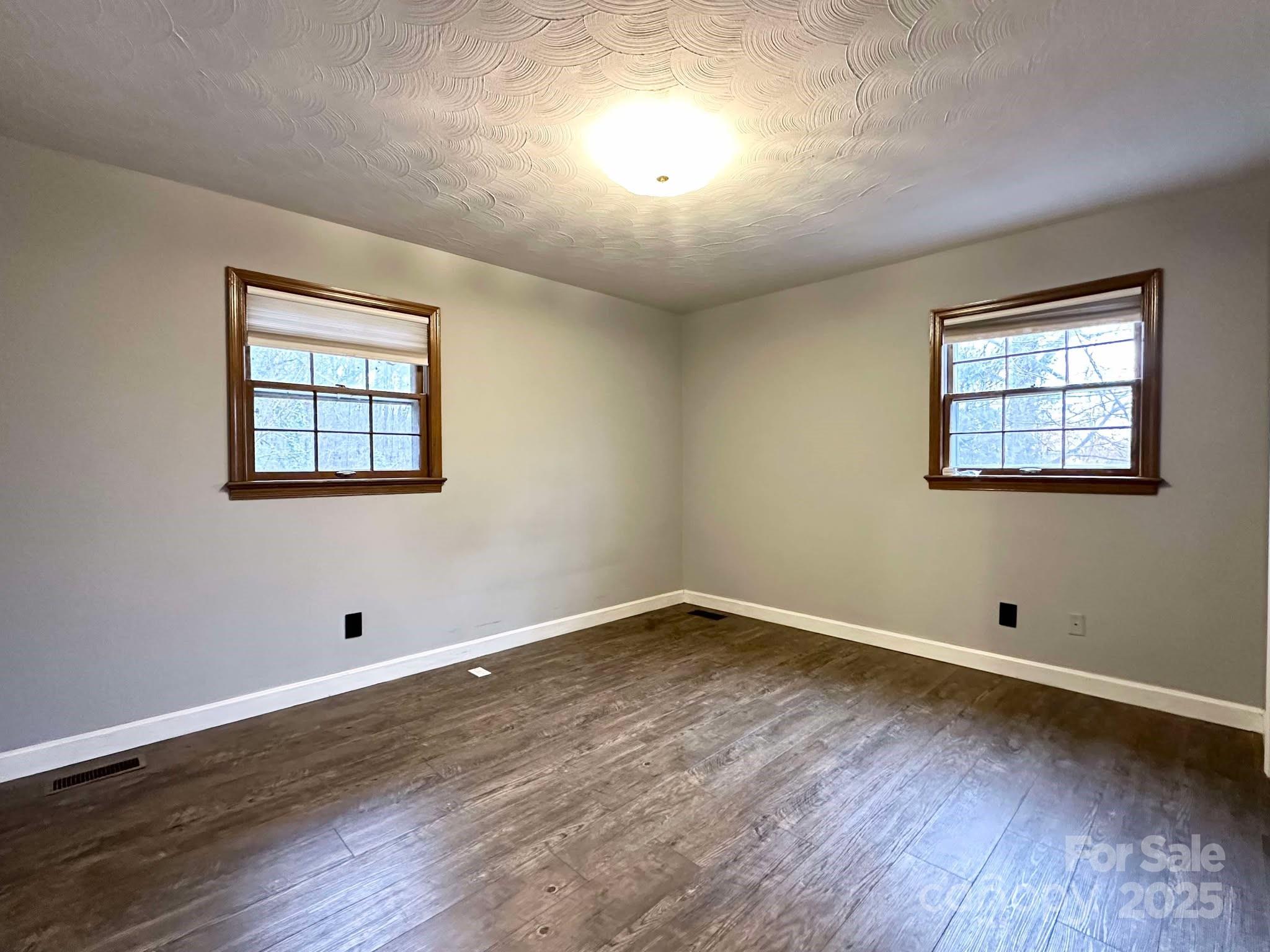 Lenoir, North Carolina 28645, United States, 3 Bedrooms Bedrooms, ,3 BathroomsBathrooms,Residential,Under Contract,3900