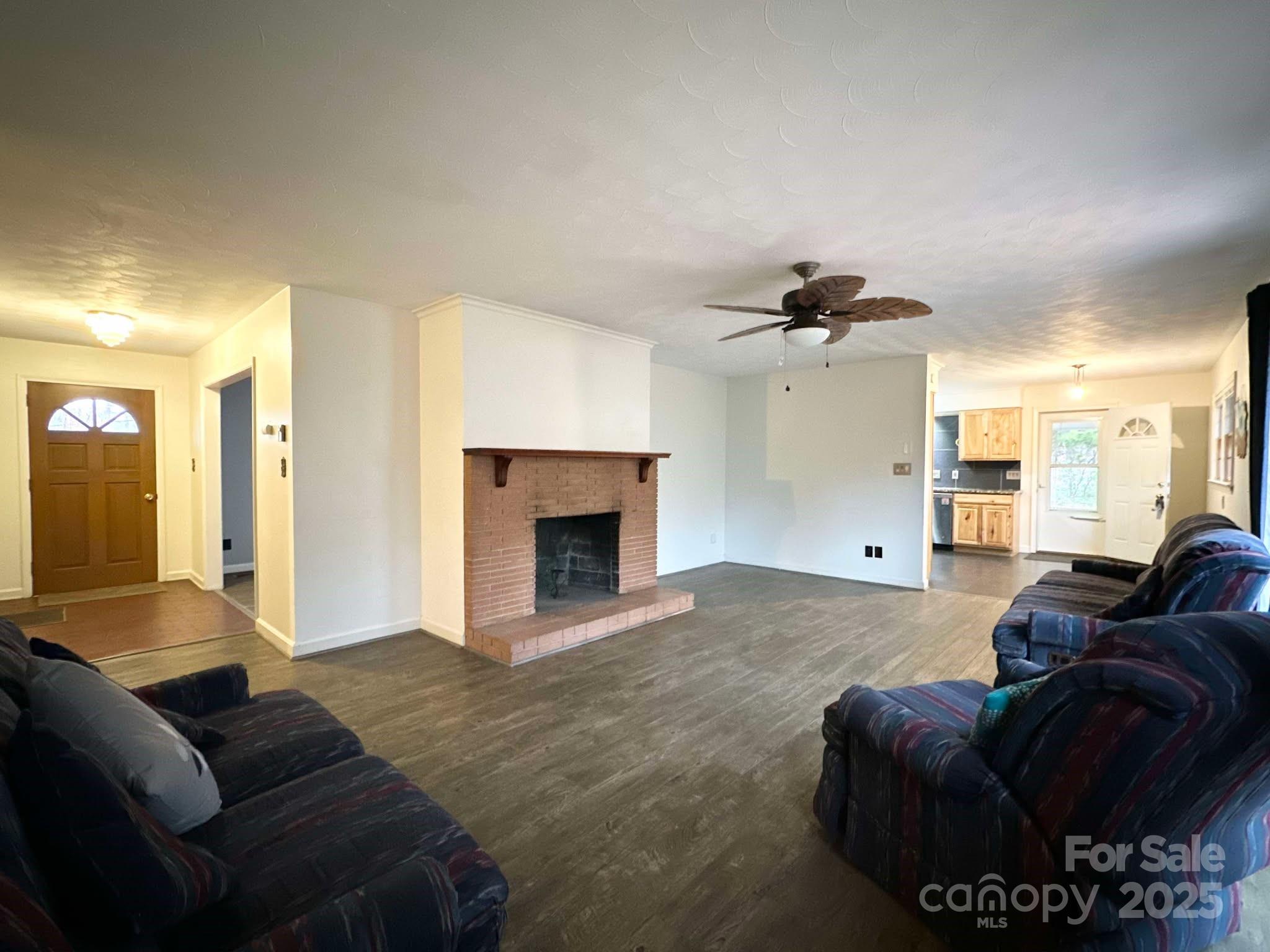 Lenoir, North Carolina 28645, United States, 3 Bedrooms Bedrooms, ,3 BathroomsBathrooms,Residential,Under Contract,3900