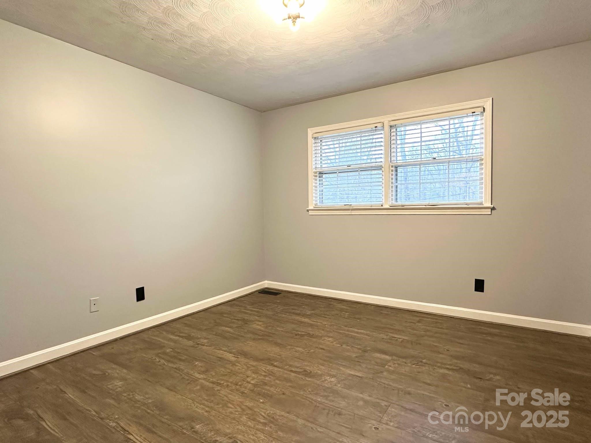 Lenoir, North Carolina 28645, United States, 3 Bedrooms Bedrooms, ,3 BathroomsBathrooms,Residential,Under Contract,3900