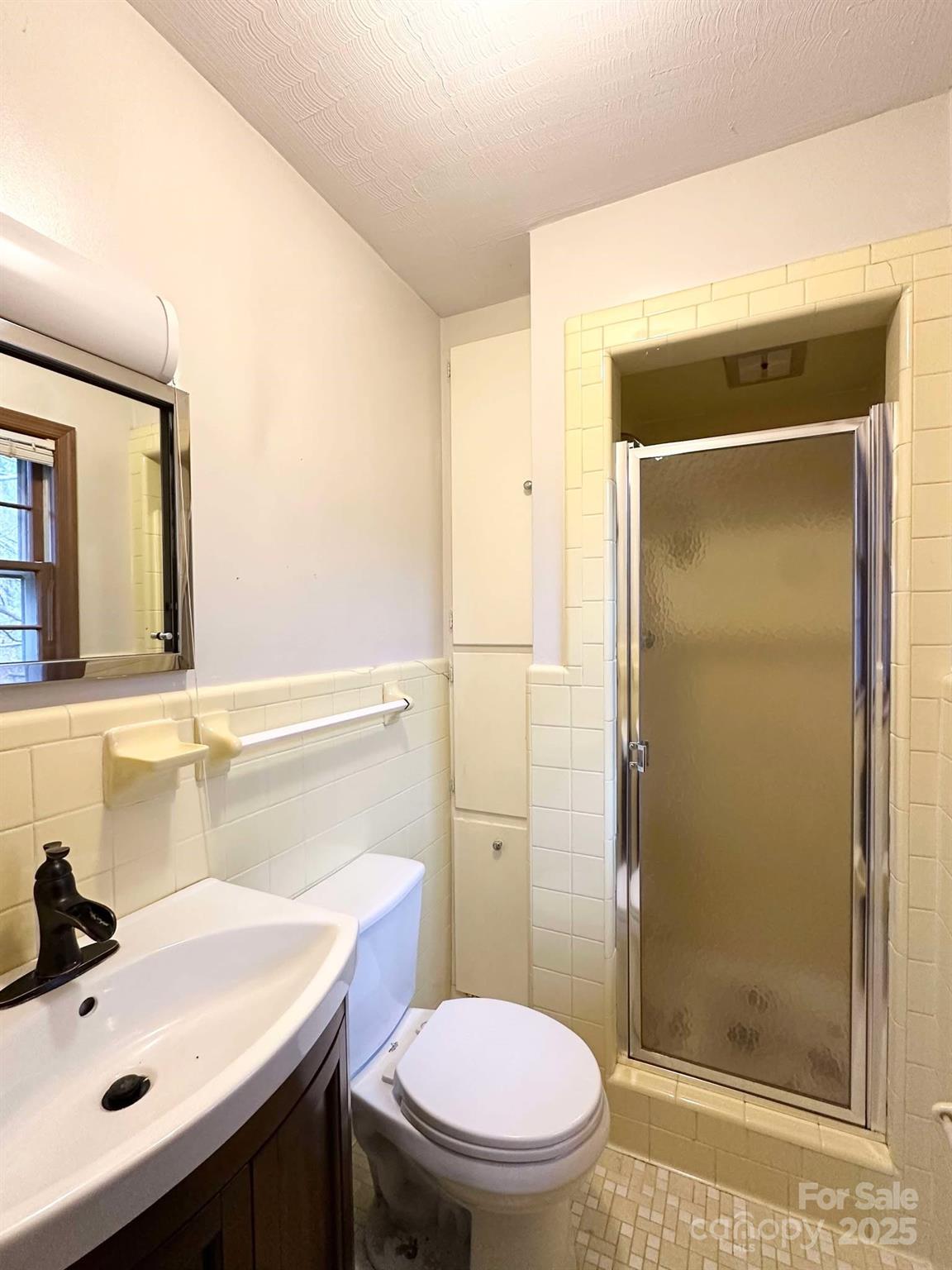 Lenoir, North Carolina 28645, United States, 3 Bedrooms Bedrooms, ,3 BathroomsBathrooms,Residential,Under Contract,3900