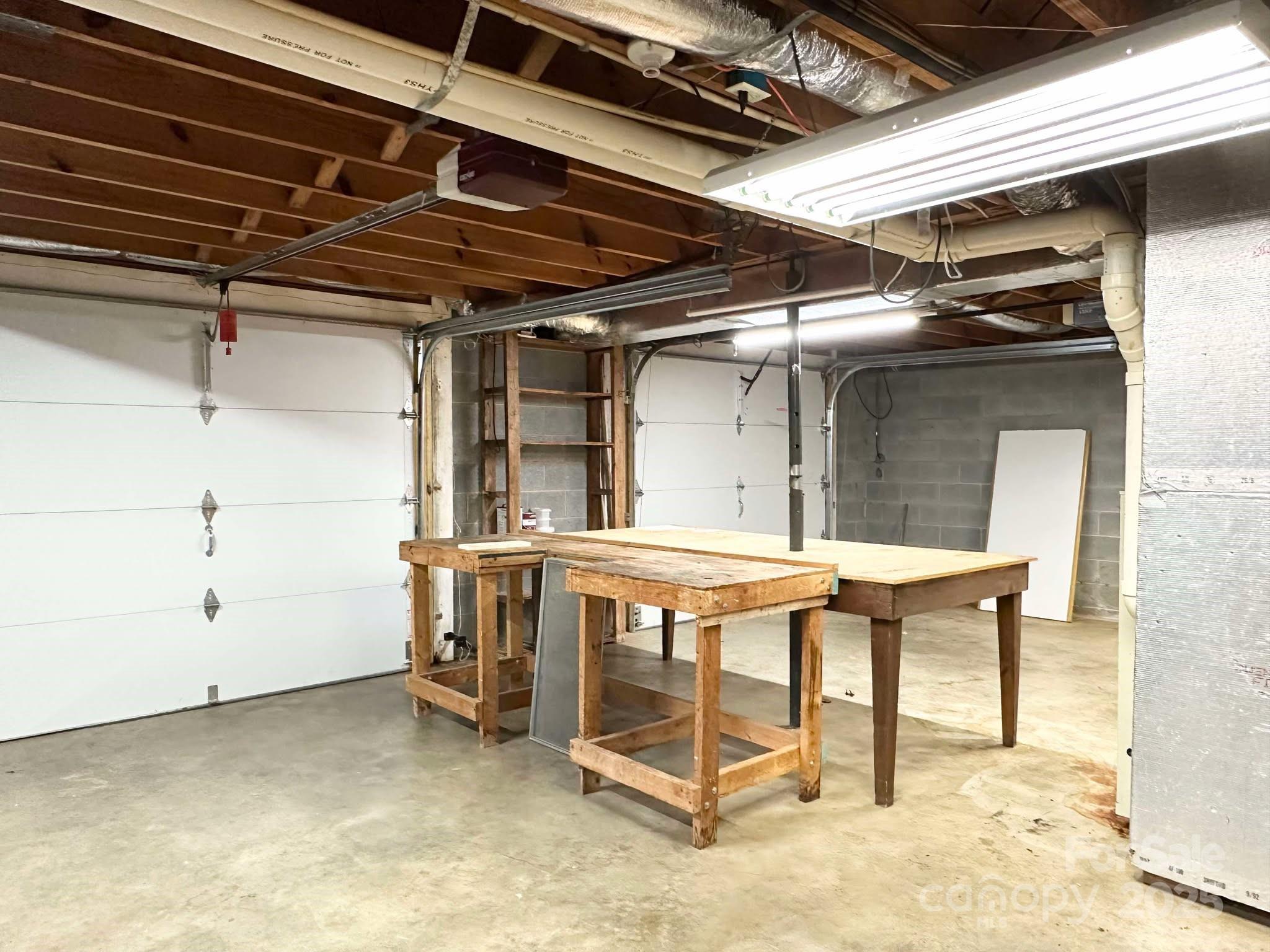 Lenoir, North Carolina 28645, United States, 3 Bedrooms Bedrooms, ,3 BathroomsBathrooms,Residential,Under Contract,3900