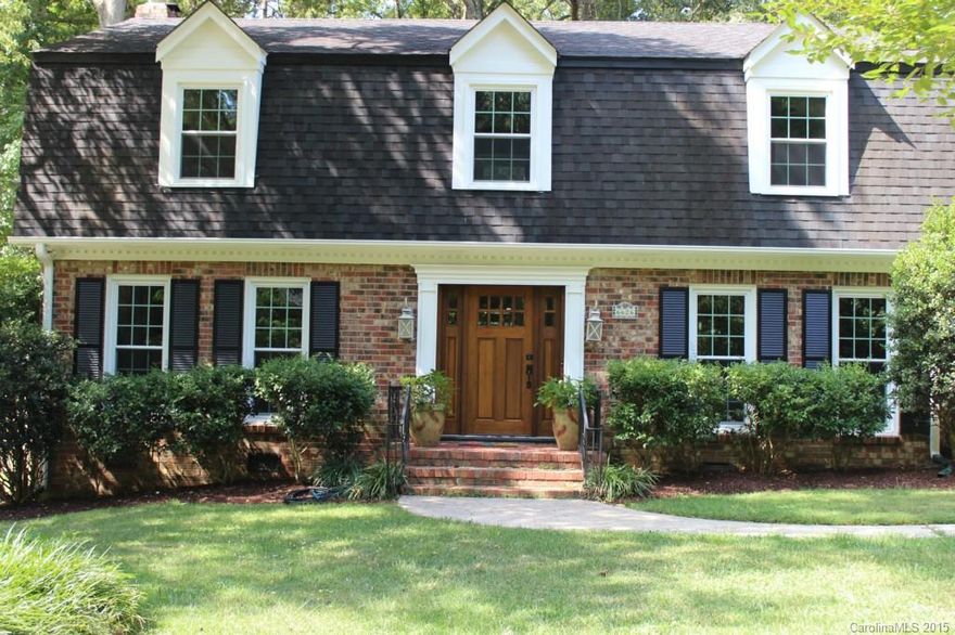 Charming home in prime south Charlotte location!  Mahogany front door opens to craftsman style wood trim, new paint, granite in kitchen in baths, hardwoods throughout, Jenaire-Pro Series range, walk-in tile shower in master, Jacuzzi in second bath.  Home and 14X20 screened porch overlooks large backyard oasis of shady mature trees and landscaping. You won't be disappointed!