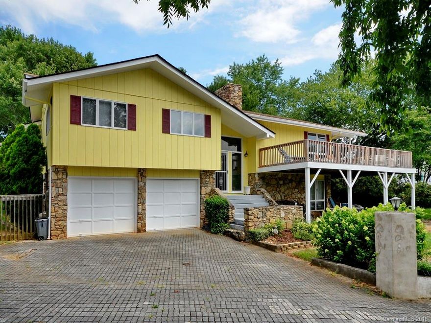 MOUNTAIN VIEWS-WRAP AROUND DECK FOR ENTERTAINING, LEVEL FENCED BACK YARD. MINUTES TO SHOPPING AND SCHOOLS, 15 MINUTES TO DOWNTOWN ASHEVILLE AND 3 MILES FROM ASHEVILLE CITY LIMITS. SPACIOUS HOME WITH 2 STONE WOOD BURNING FIREPLACES, FAMILY ROOM AND HOBBY/FLEX SPACE IN BASEMENT. OVER SIZED GARAGE. NO SEPTIC RECORDS FOUND.