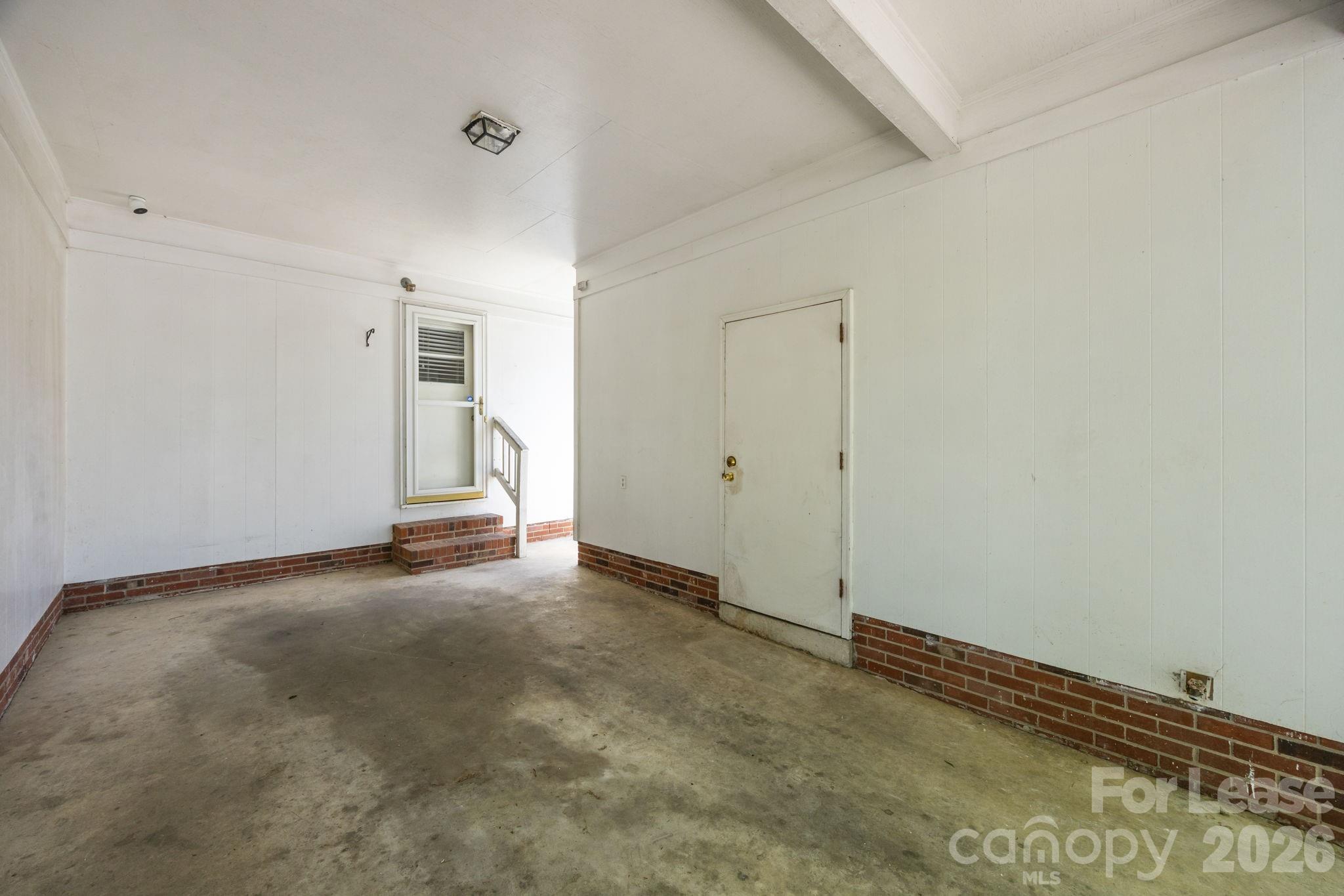 1502 Cloverdale Lane