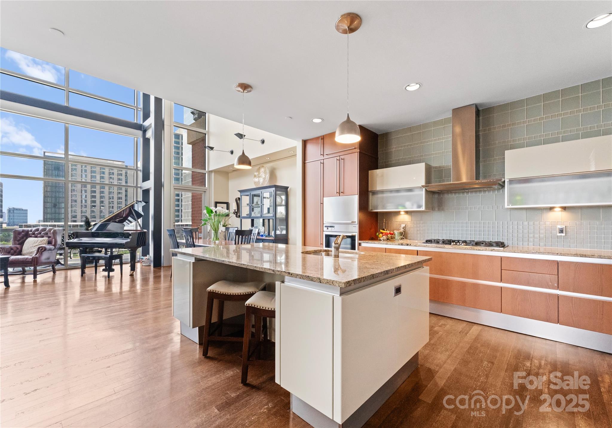 435 S Tryon Street 907