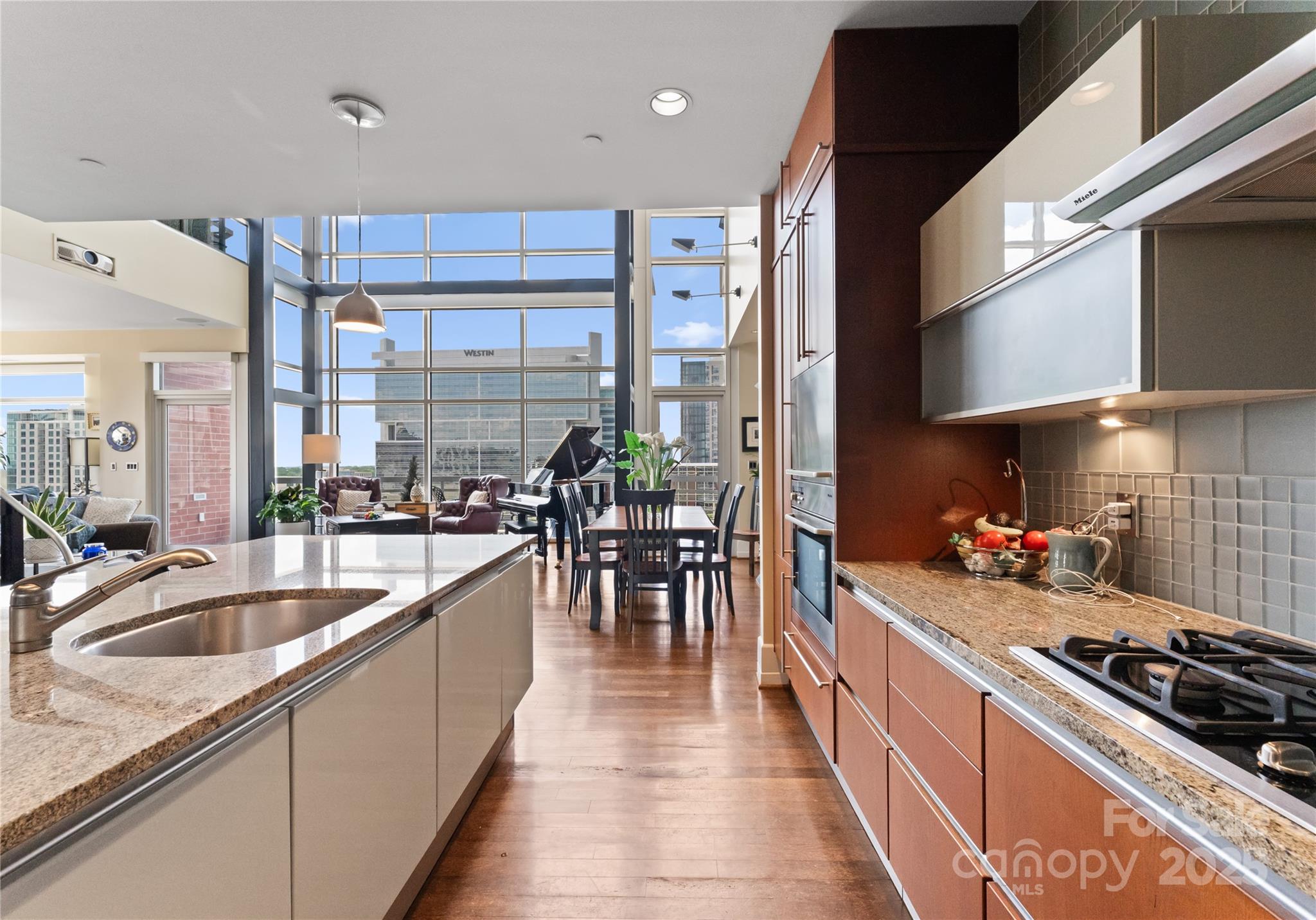 435 S Tryon Street 907