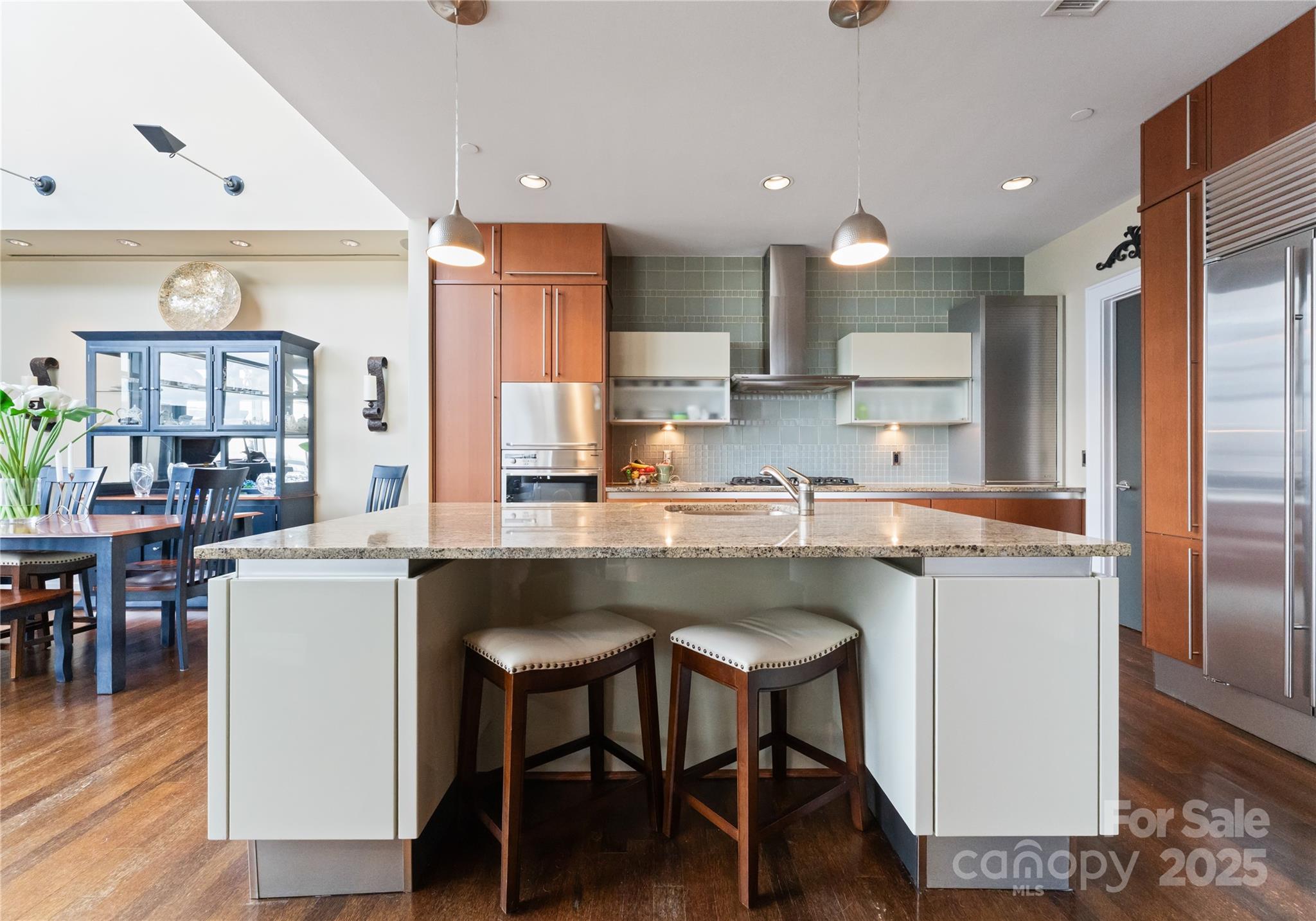 435 S Tryon Street 907