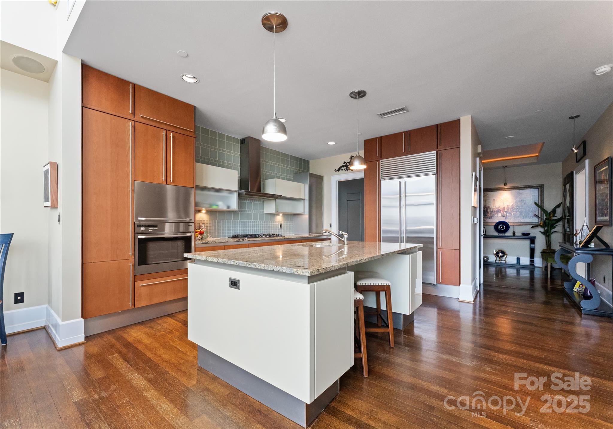 435 S Tryon Street 907