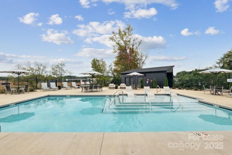 Charlotte, North Carolina 28213, United States, 2 Bedrooms Bedrooms, ,3 BathroomsBathrooms,Residential,Active,229724