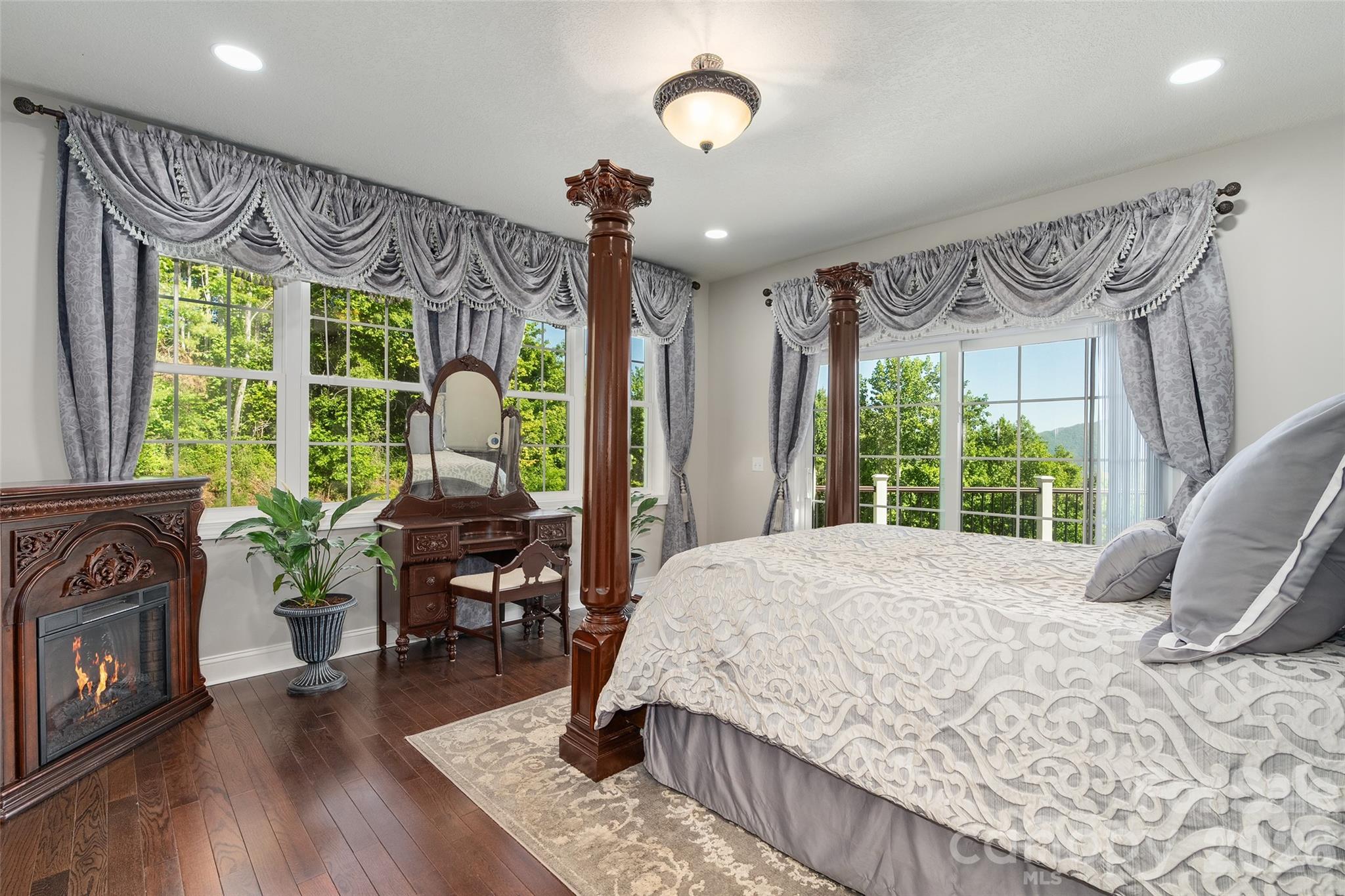 Hawk Mountain - Residential