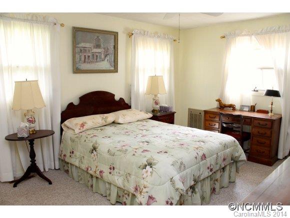 Walker-In-The-Hills - Residential