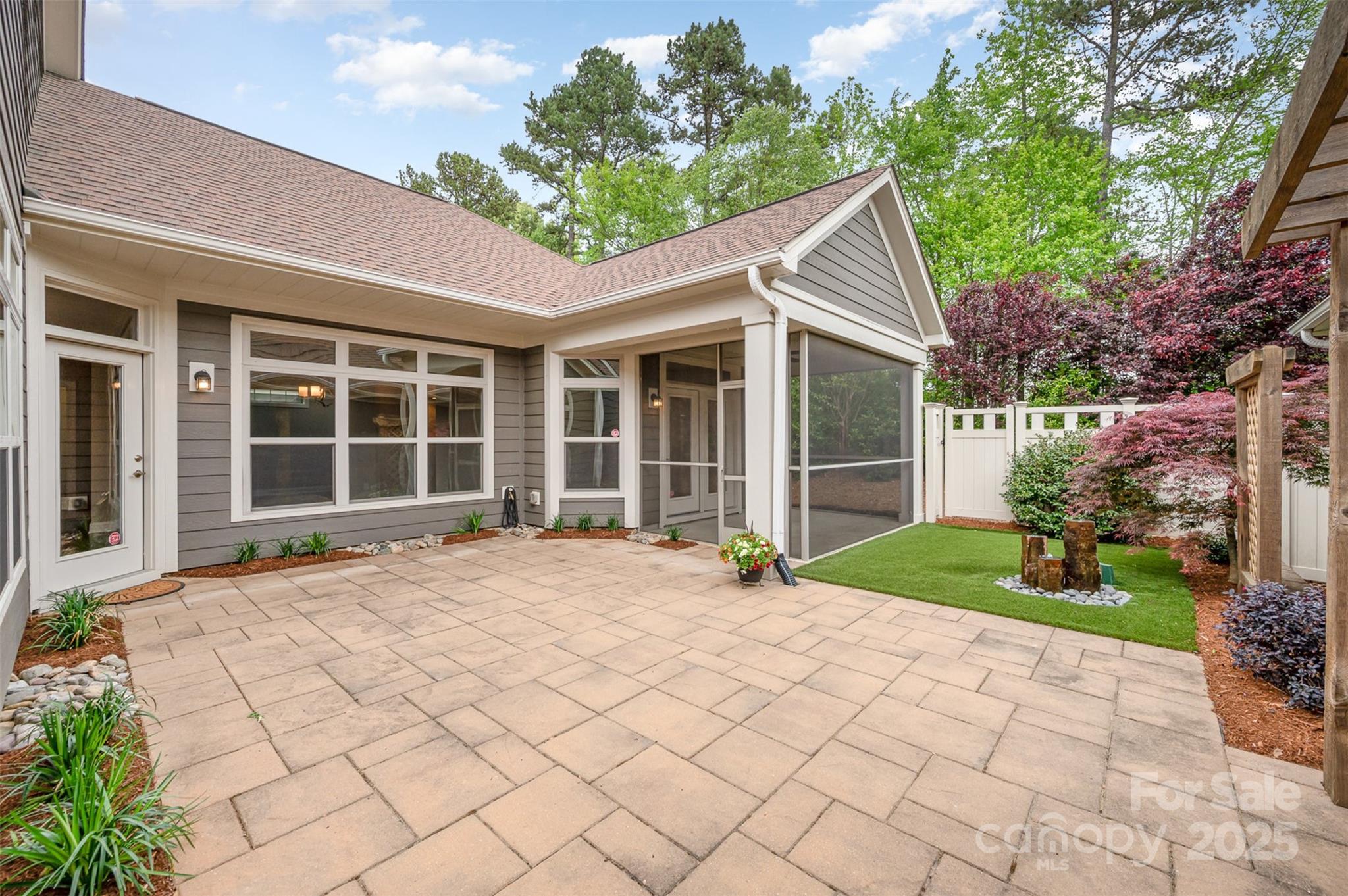 The Courtyards at Emerald Lake - Residential