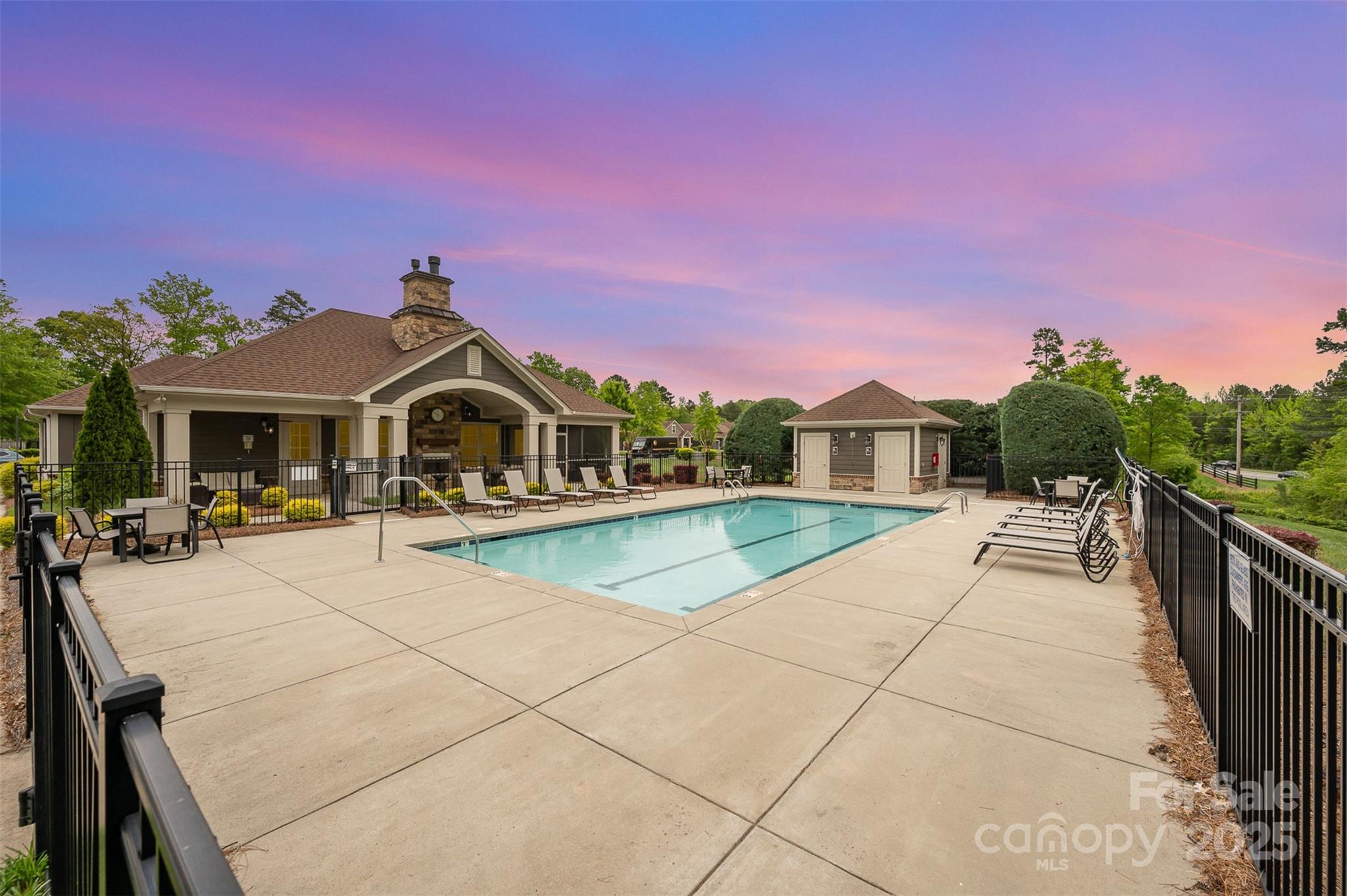 The Courtyards at Emerald Lake - Residential