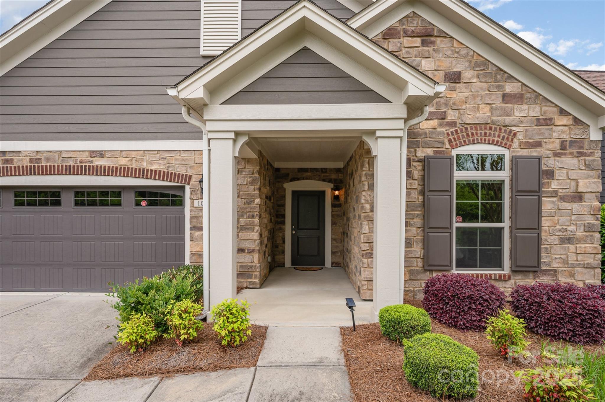 The Courtyards at Emerald Lake - Residential