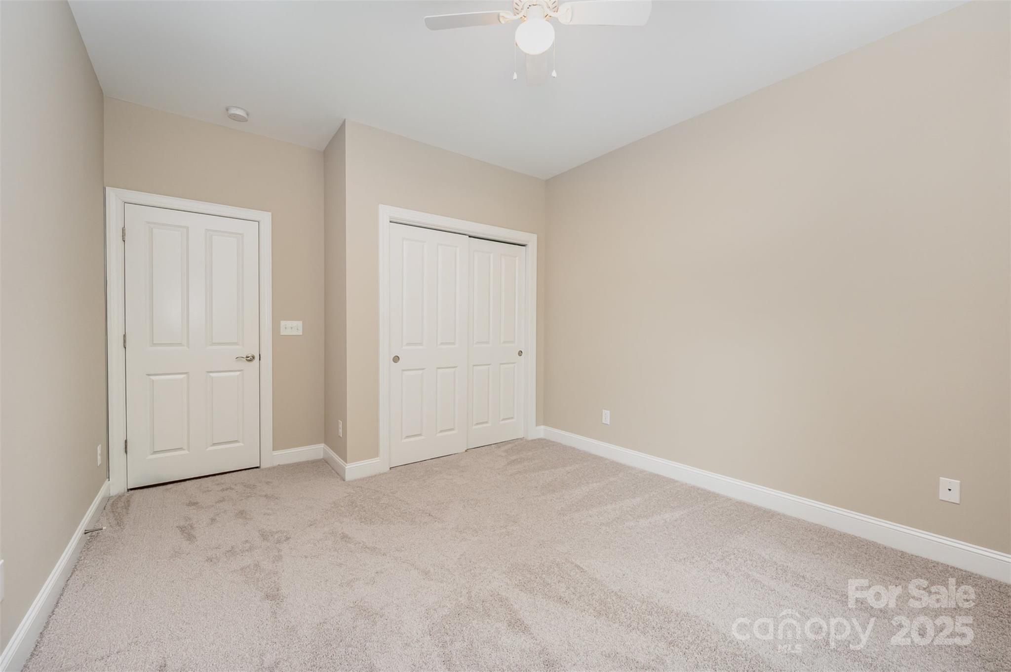 The Courtyards at Emerald Lake - Residential