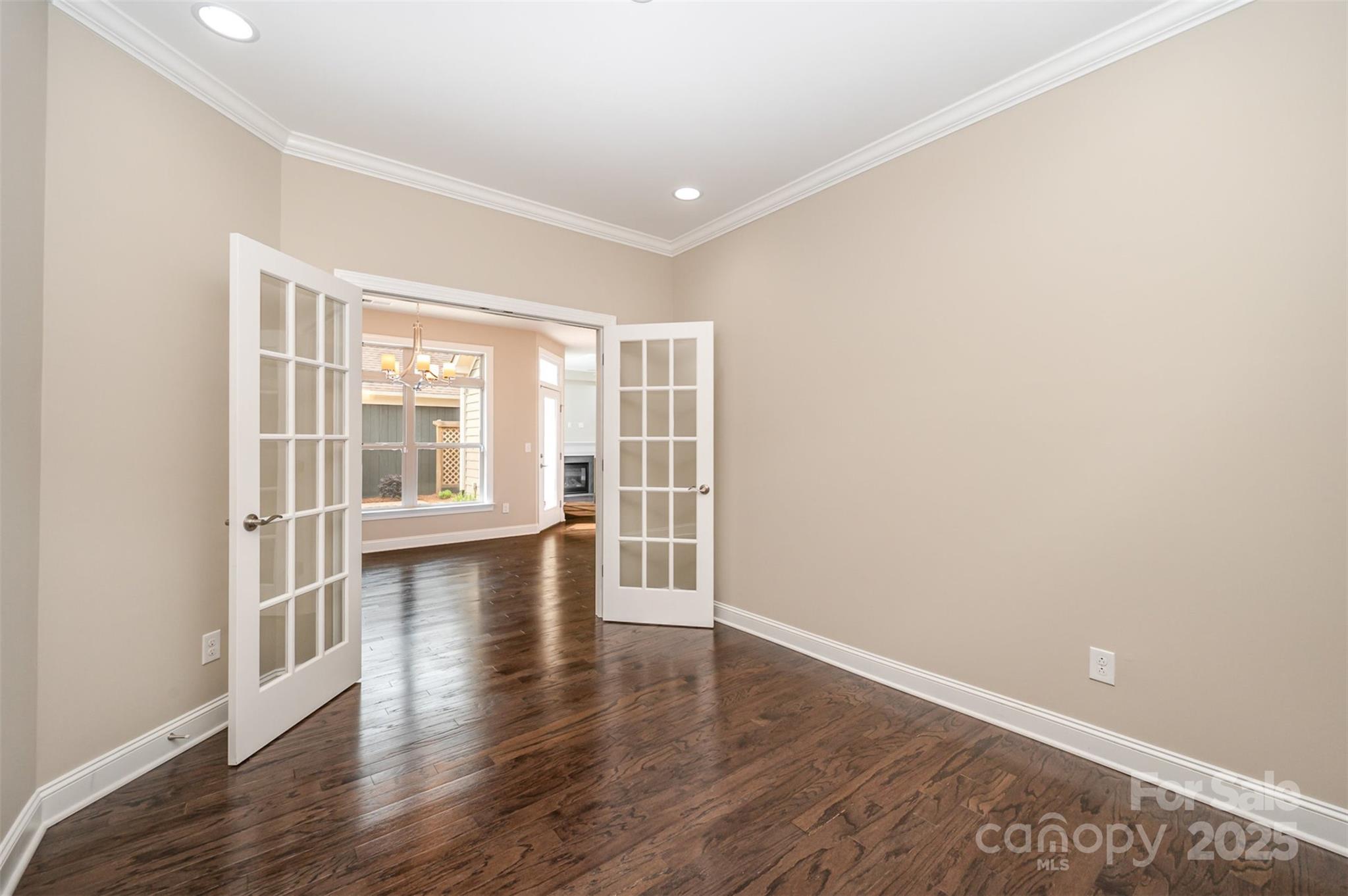 The Courtyards at Emerald Lake - Residential