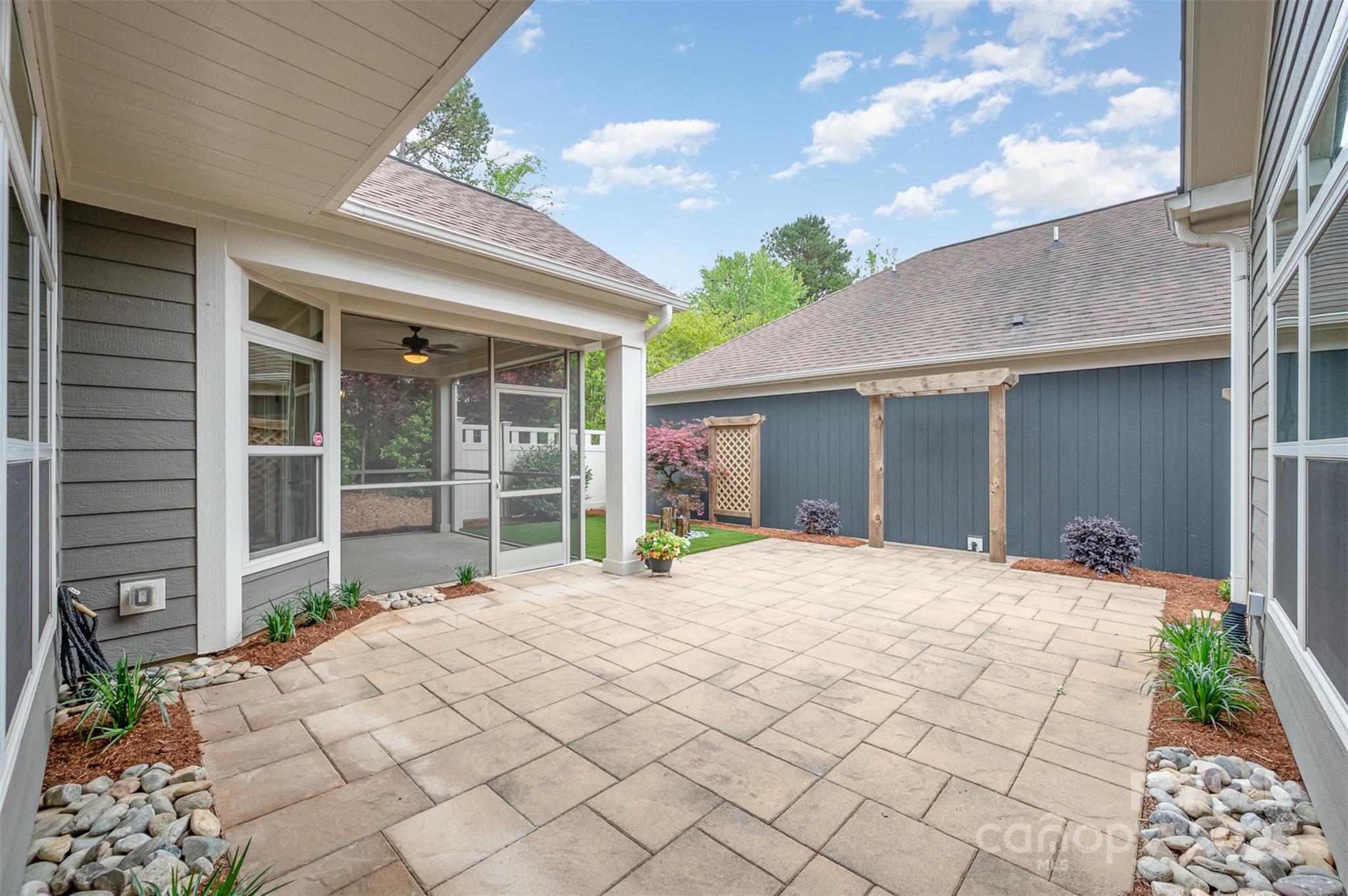 The Courtyards at Emerald Lake - Residential