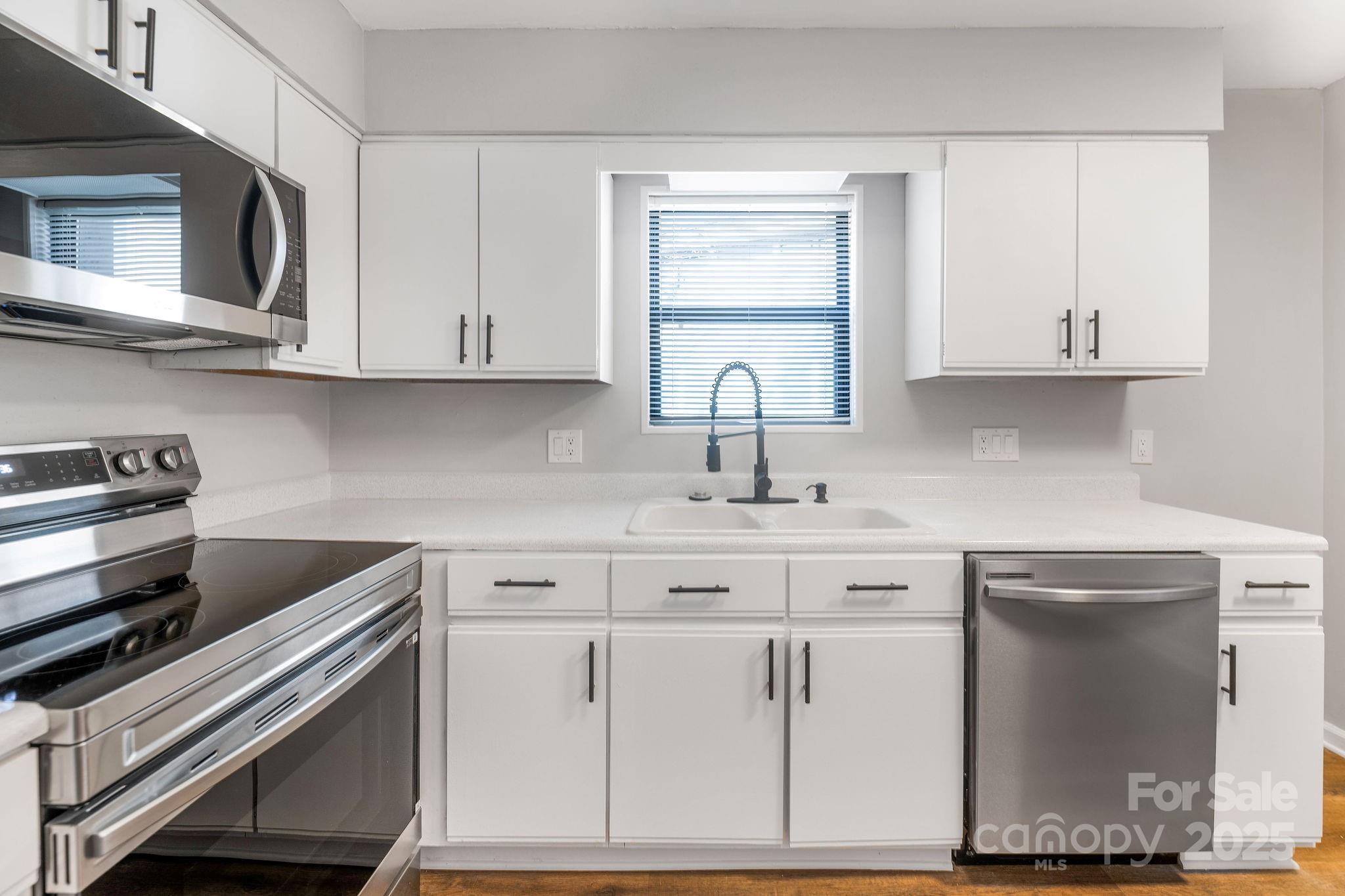 1605 Abbey Circle