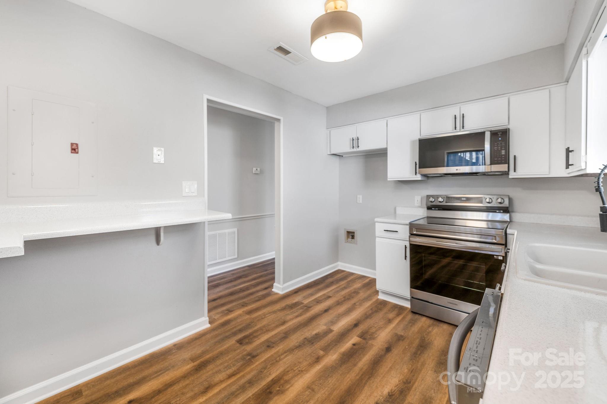 1605 Abbey Circle