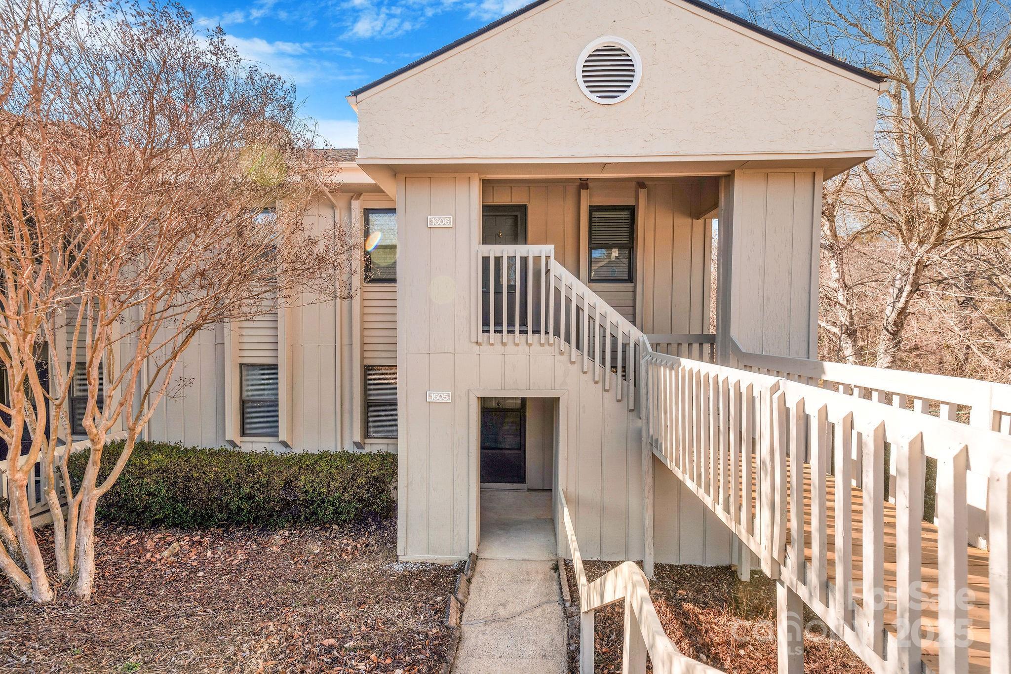 1605 Abbey Circle