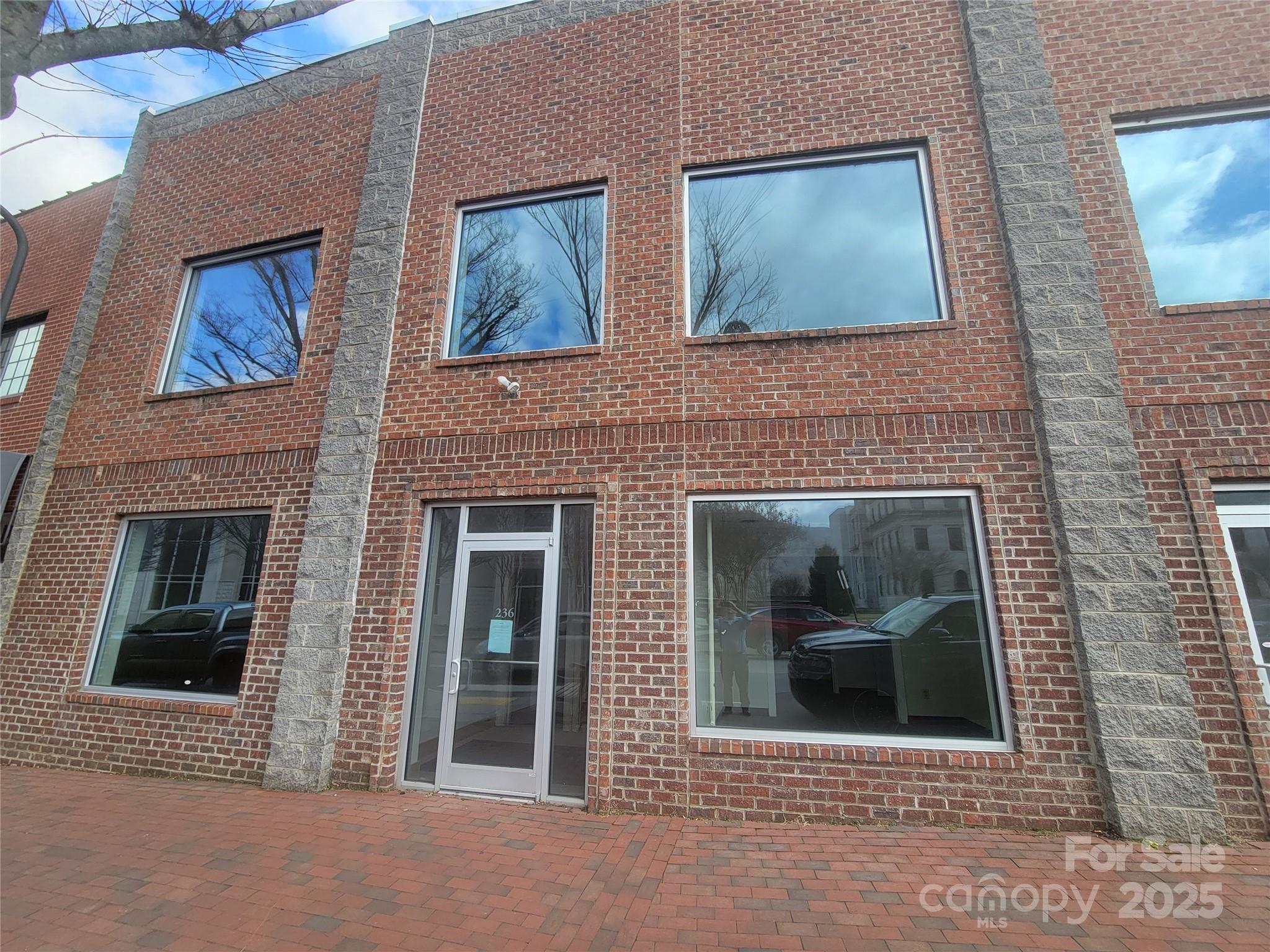 232/236 N Main Street