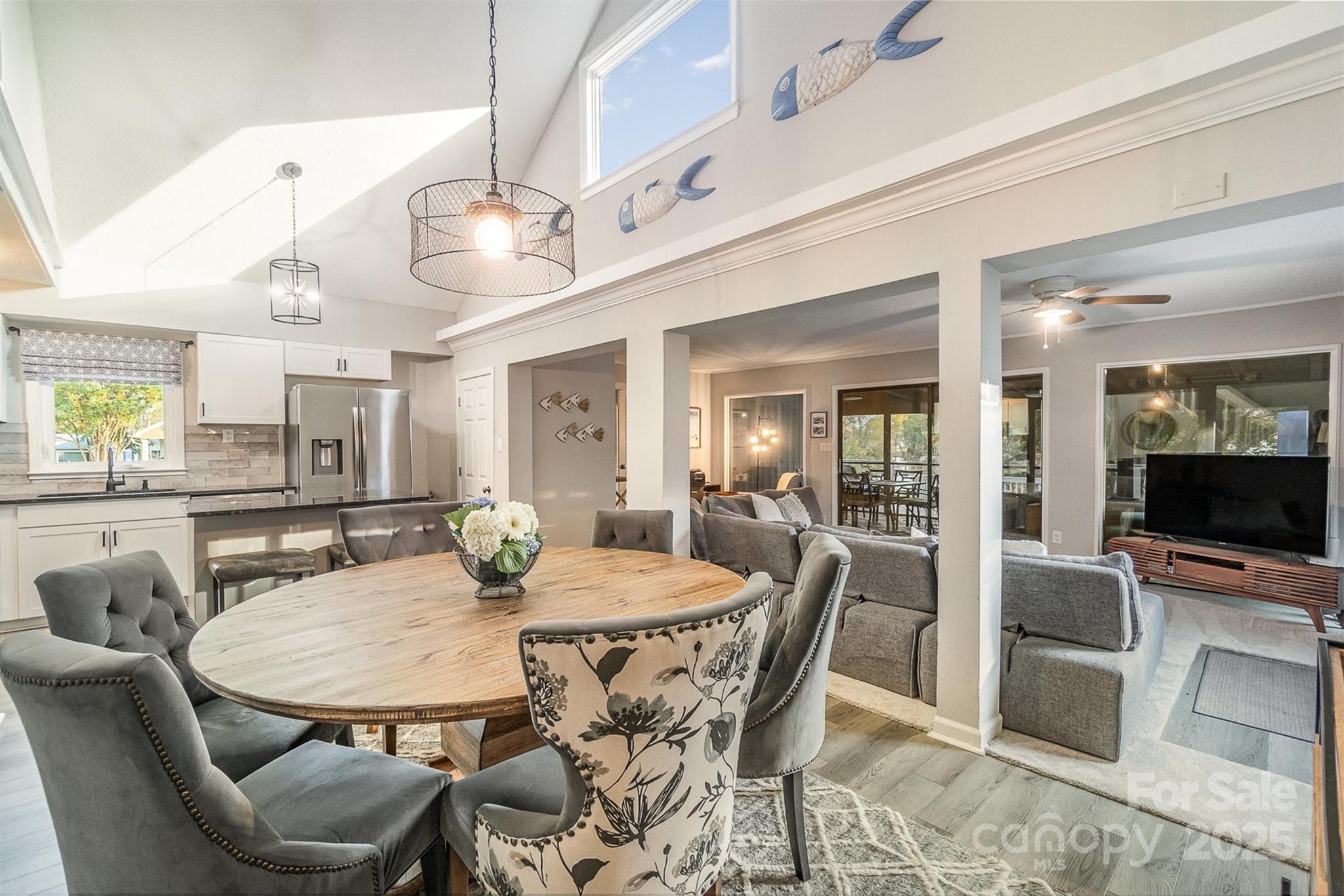 317 Commodore Loop