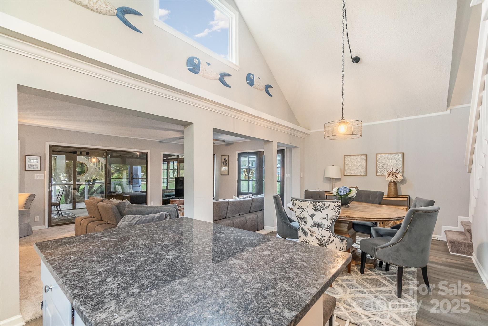 317 Commodore Loop