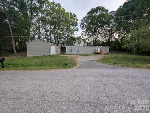 Photo of 1220 Woodridge Drive, Clover, SC 29710 (MLS # 4371577)