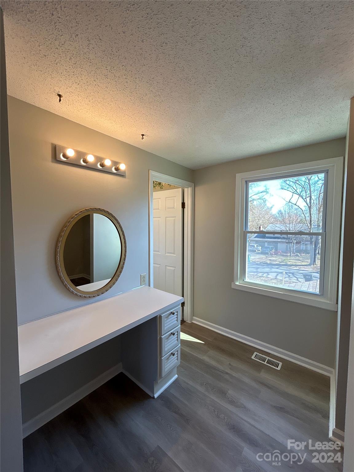 Shadow Lake - Residential Lease