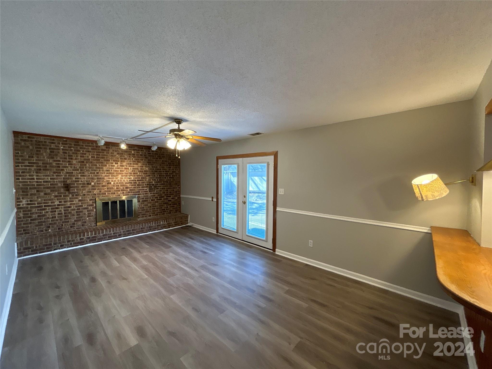 Shadow Lake - Residential Lease