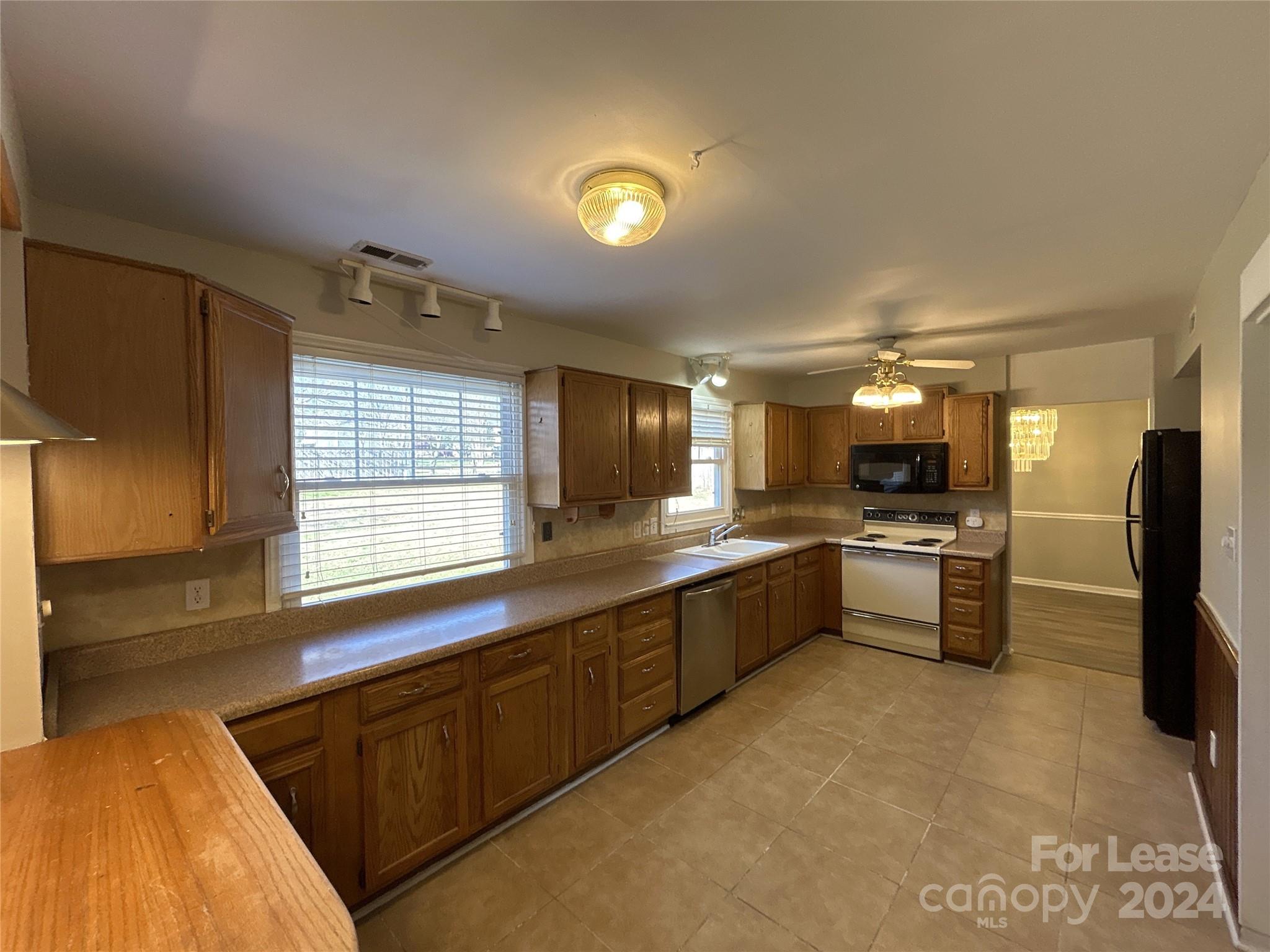 Shadow Lake - Residential Lease