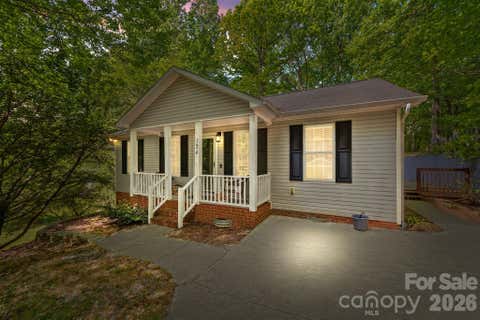 Photo for 124 Stately Pines Drive