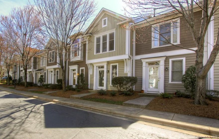 Beautiful two story Latta Heights unit in sought after Dilworth.Open floor plan with hardwood floors and new wall-to-wall Berber carpet.Great room door opens to precious enclosed patio for grilling and entertaining. Two spacious bedrooms/ two baths upstairs make for easy living.HVAC installed in December 2012, freshly painted interior and exterior. Walk to restaurants, light rail, Panthers Stadium and Latta Park for convenience that's a rarity. Do not miss this wonderful home!!!