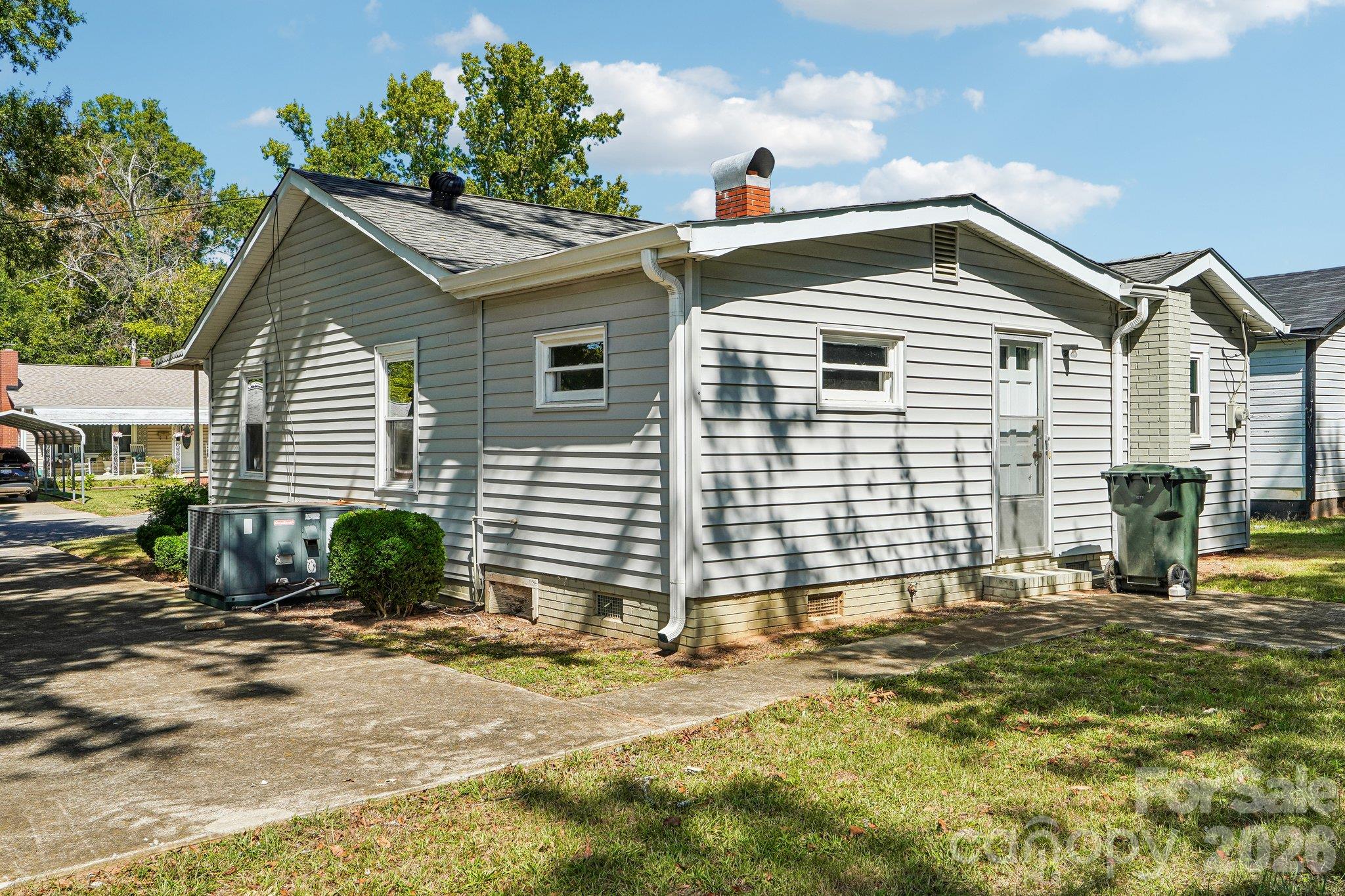 611 Clarinda Street