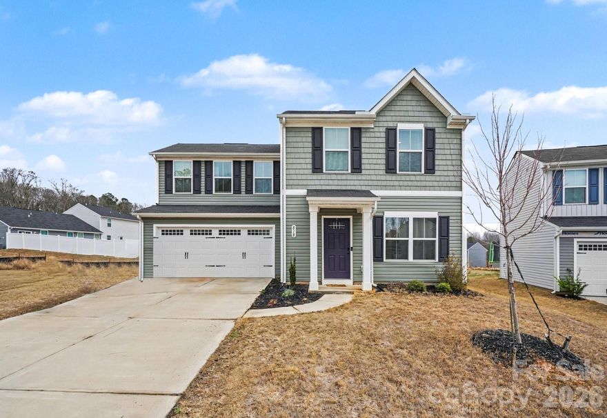 Like new in Cavins Farms, this 3 bedroom, 2.5 bathroom home is one to see! Situated on one of the best lots in the community, this home features a spacious living area and kitchen, fenced backyard, great sized bedrooms upstairs and 2 car garage with extra space for storage! Community features include pool, and walking trail! Located near downtown Woodruff with easy access to major highways!