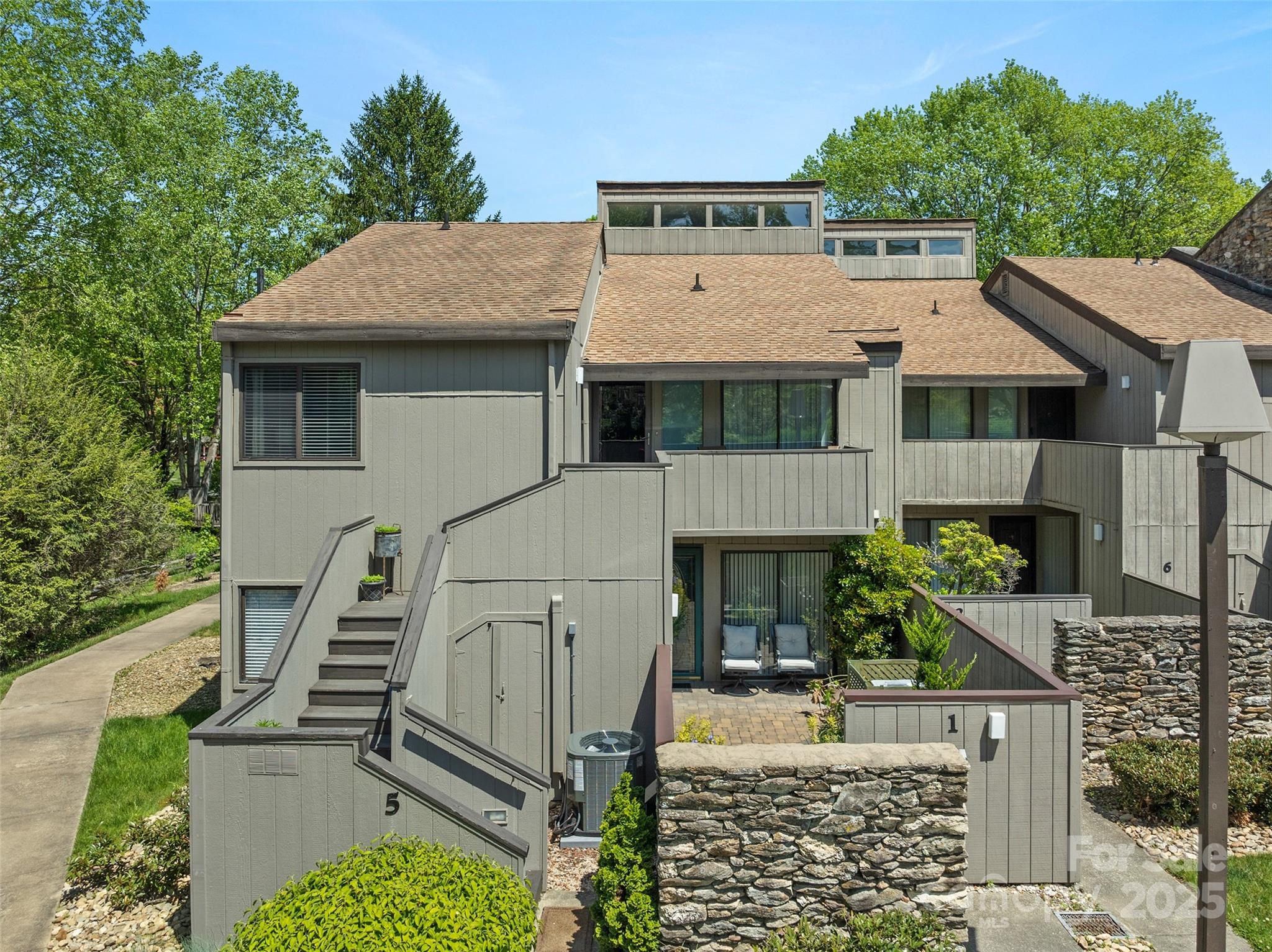 5 Lakemoor Lane