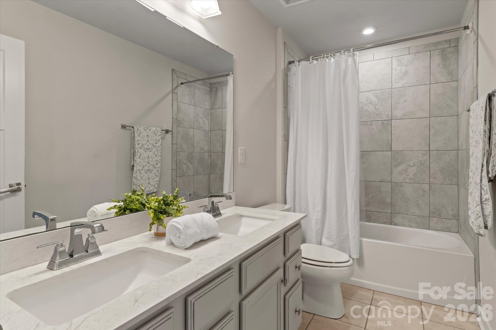 Holcomb Woods - Residential