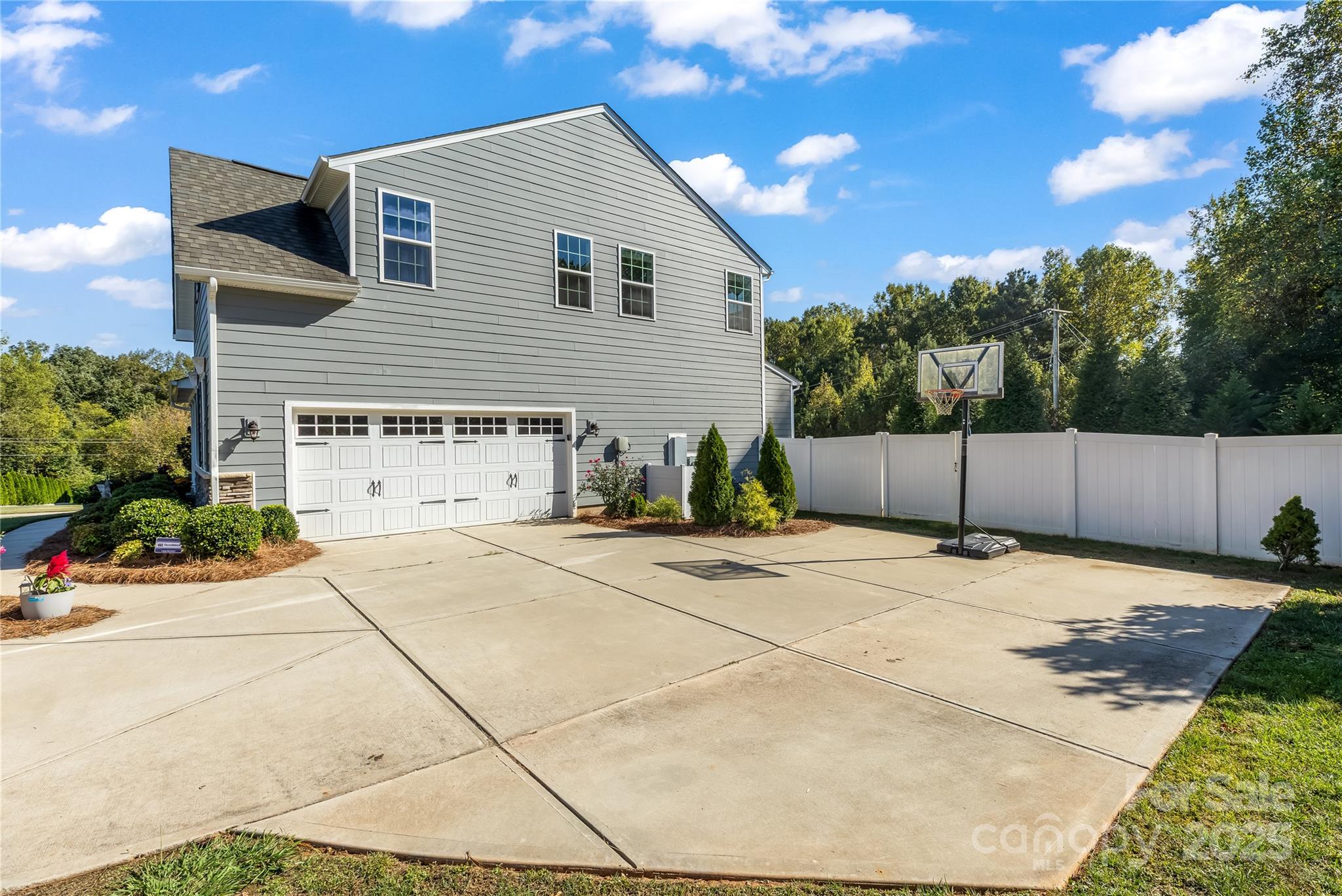 916 Manorwood Drive