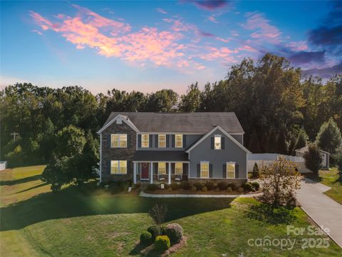 Photo of 916 Manorwood Drive, Waxhaw, NC 28173 (MLS # 4309935)