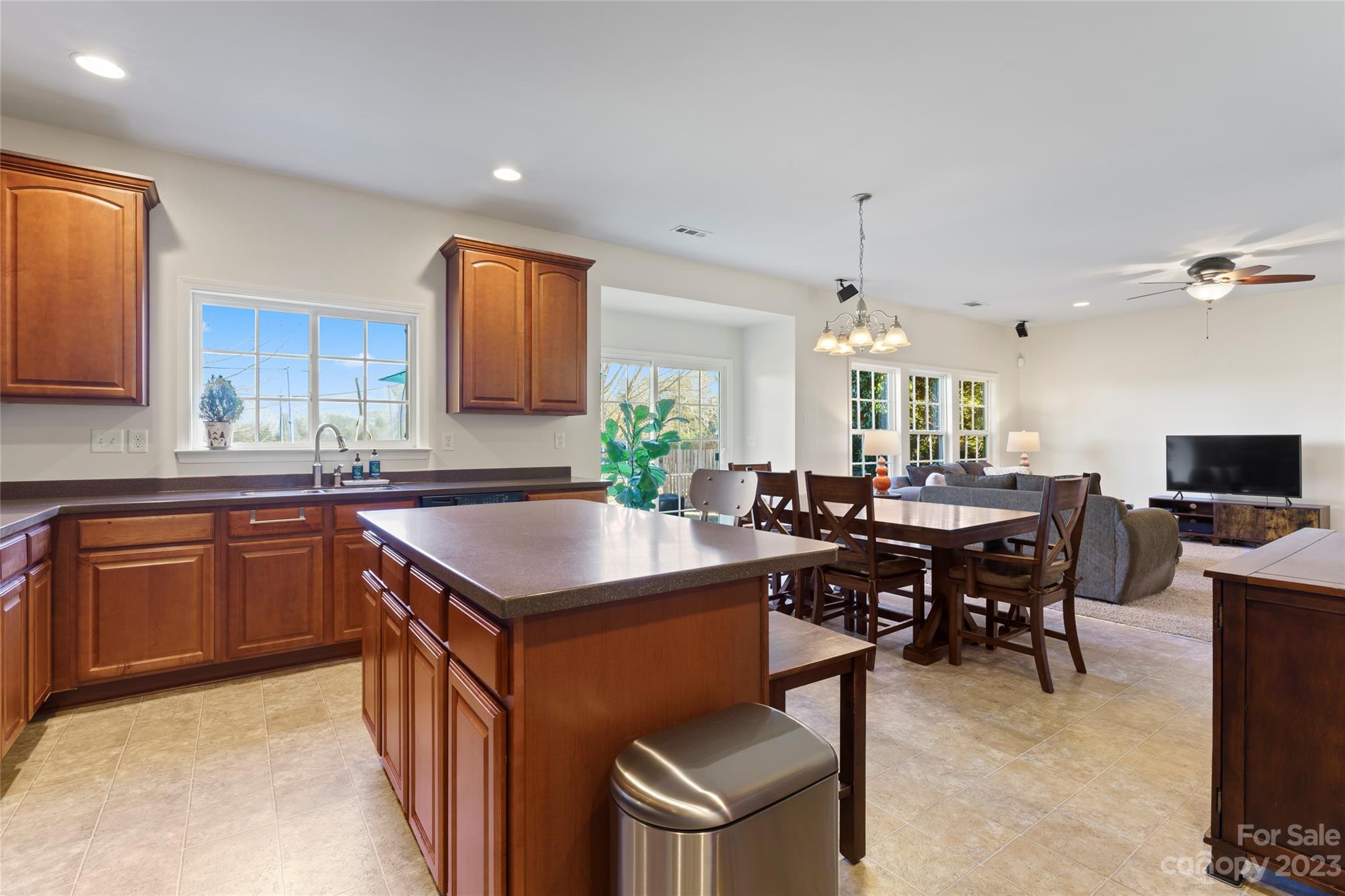 Hamilton Lakes - Residential