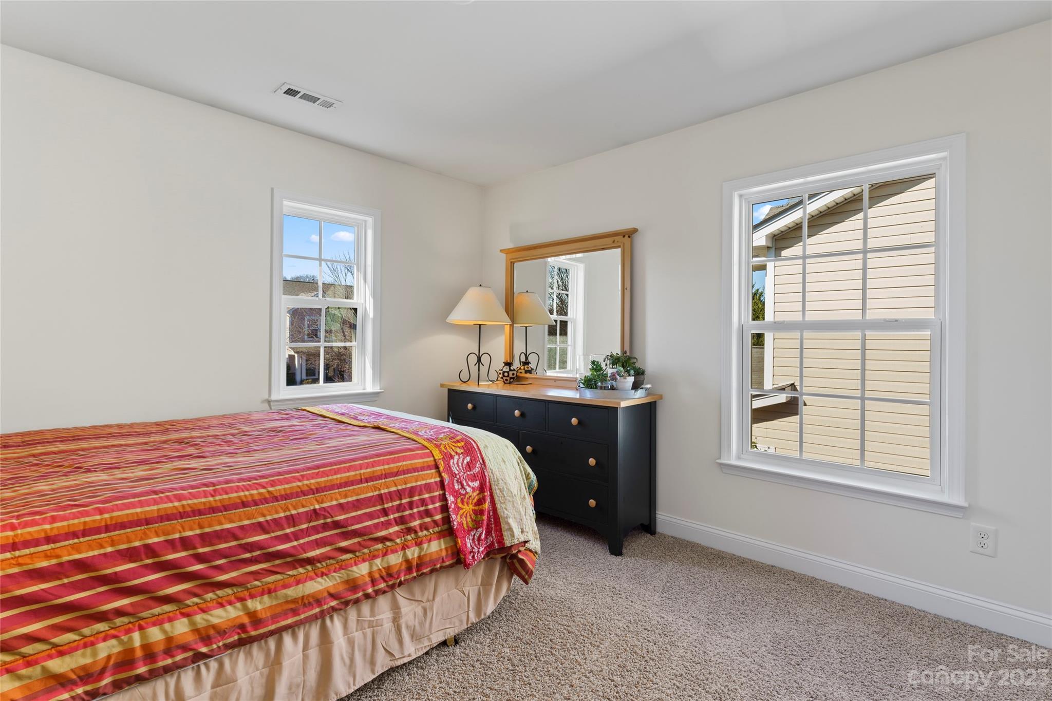 Hamilton Lakes - Residential