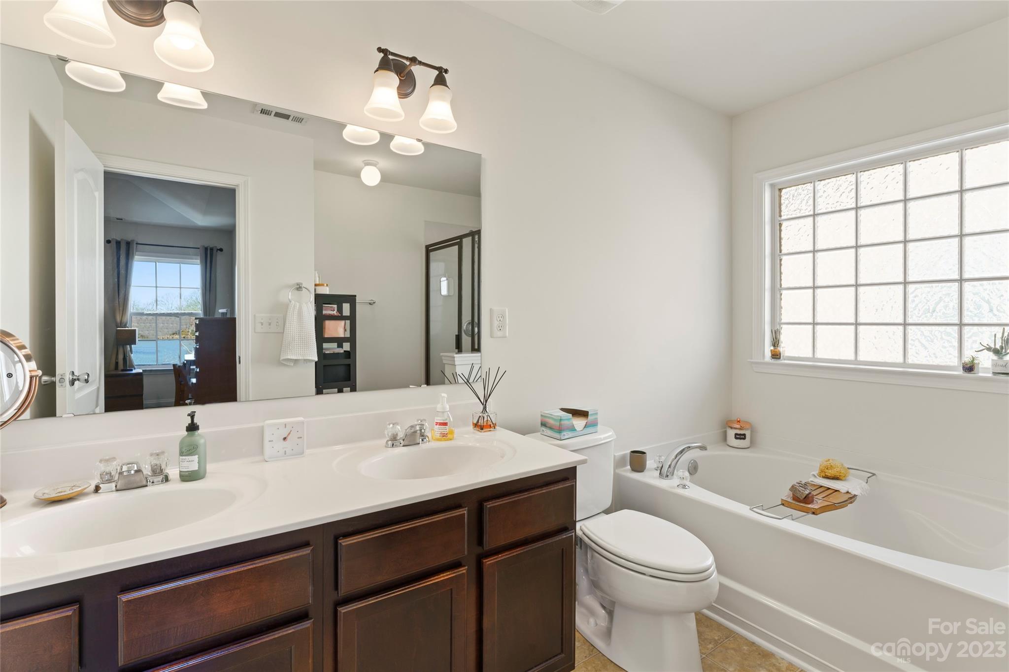 Hamilton Lakes - Residential