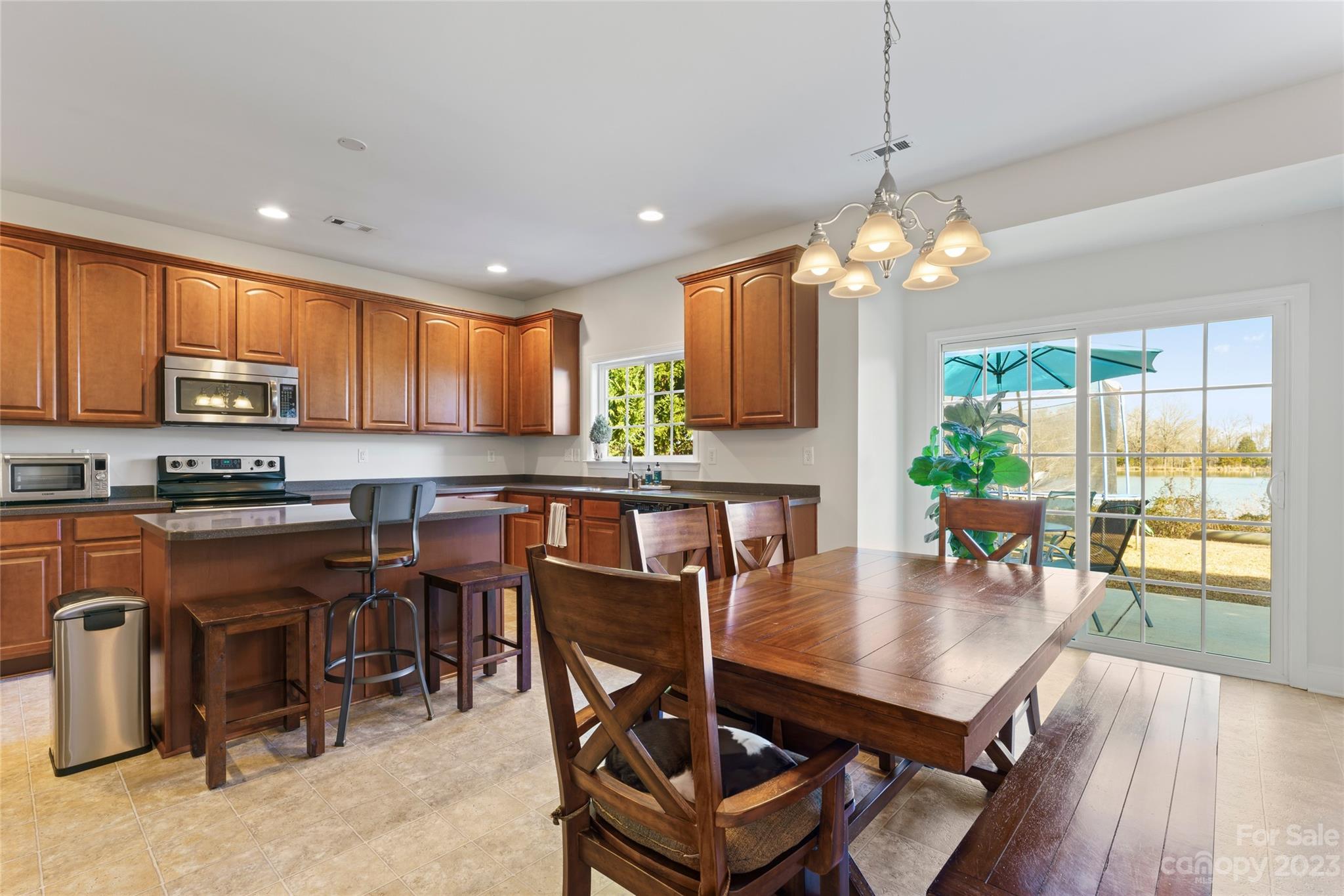 Hamilton Lakes - Residential