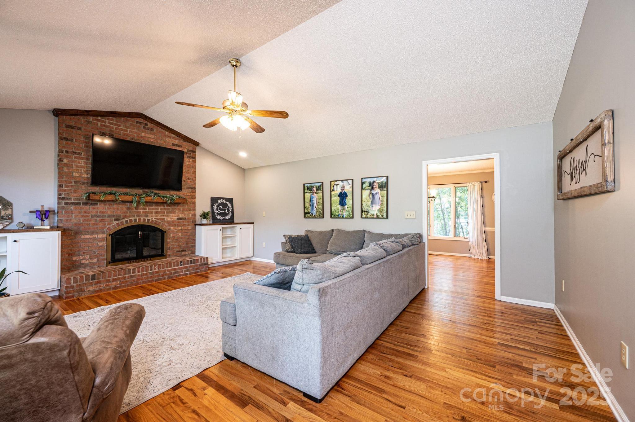5933 Willowbottom Road