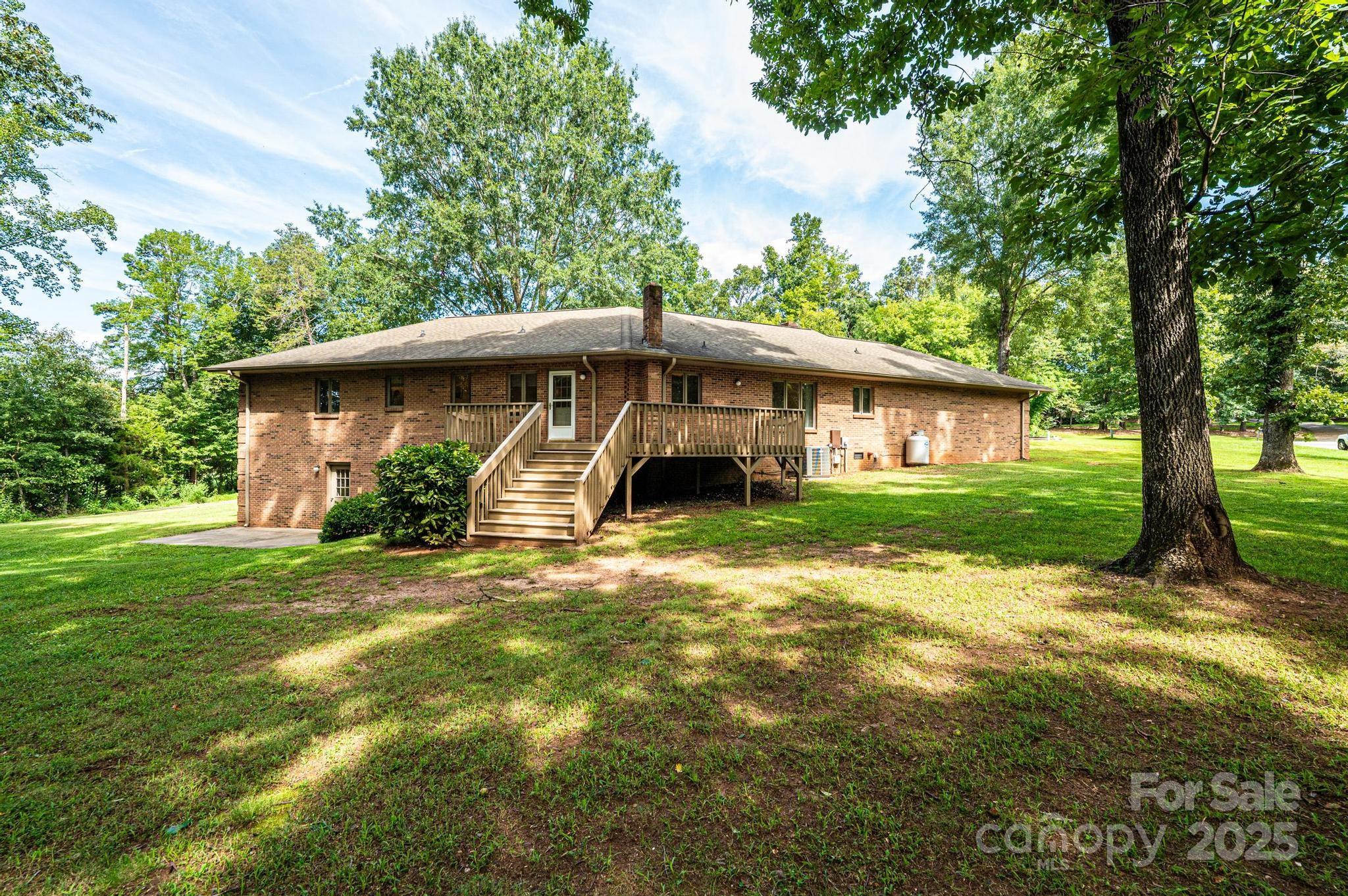 5933 Willowbottom Road