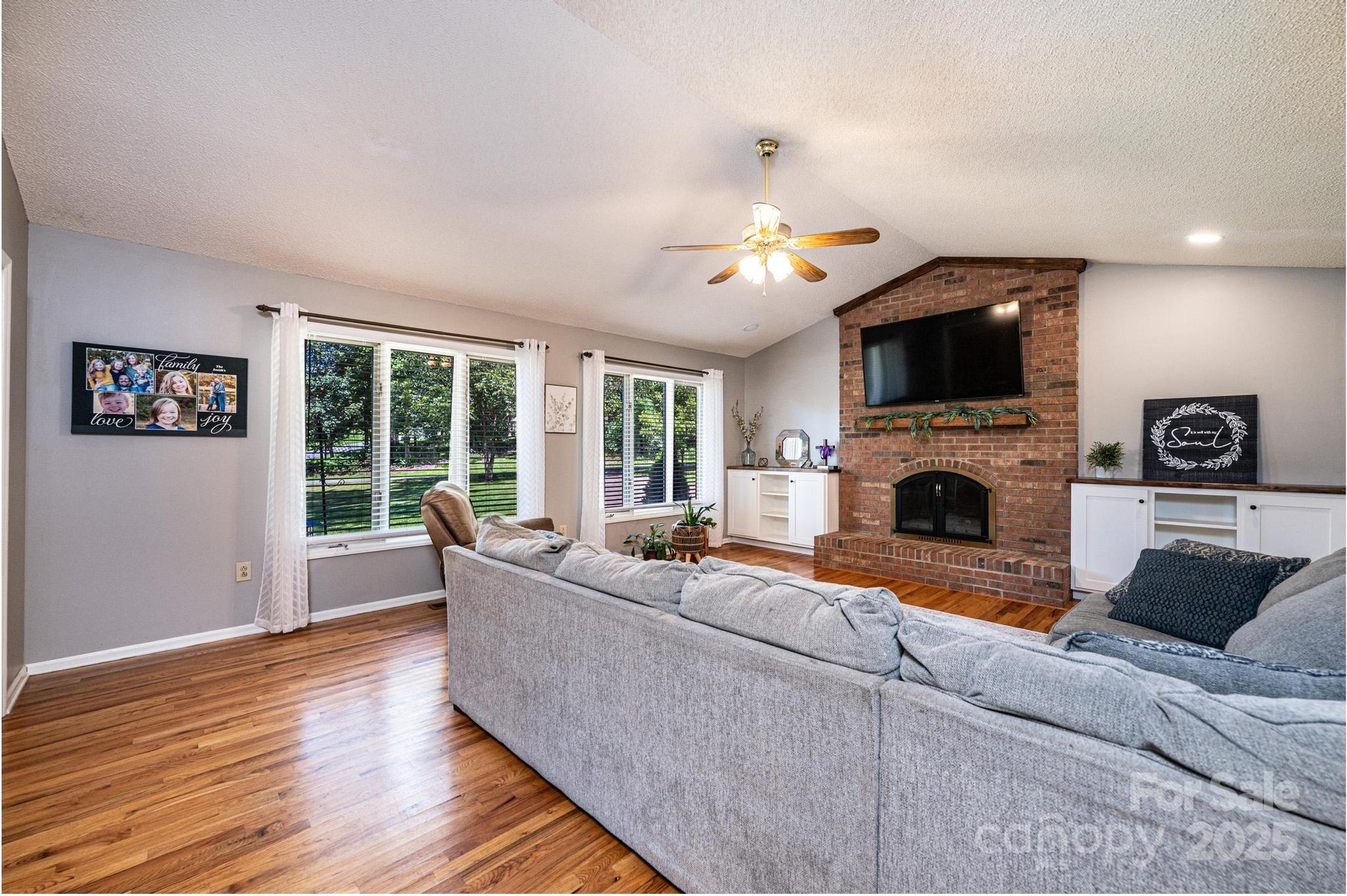 5933 Willowbottom Road