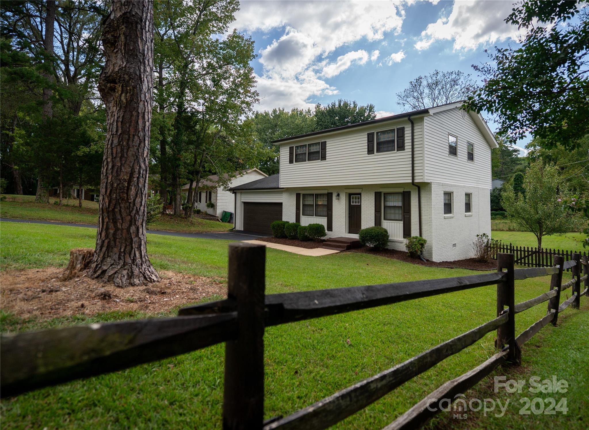 908 Tally Ho Court